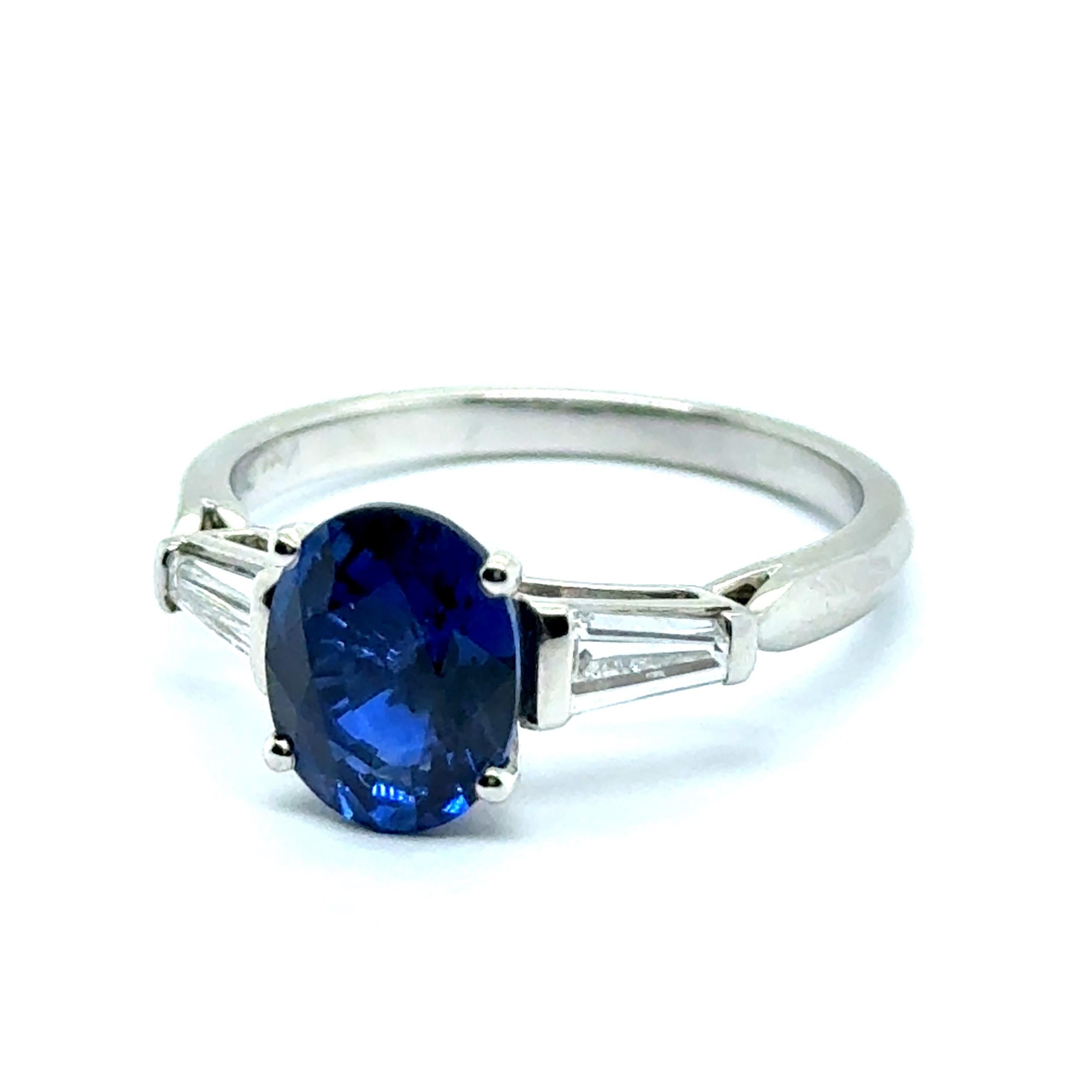 Ring with Sapphire & Diamonds in 18 Karat White Gold by Gübelin For Sale 8