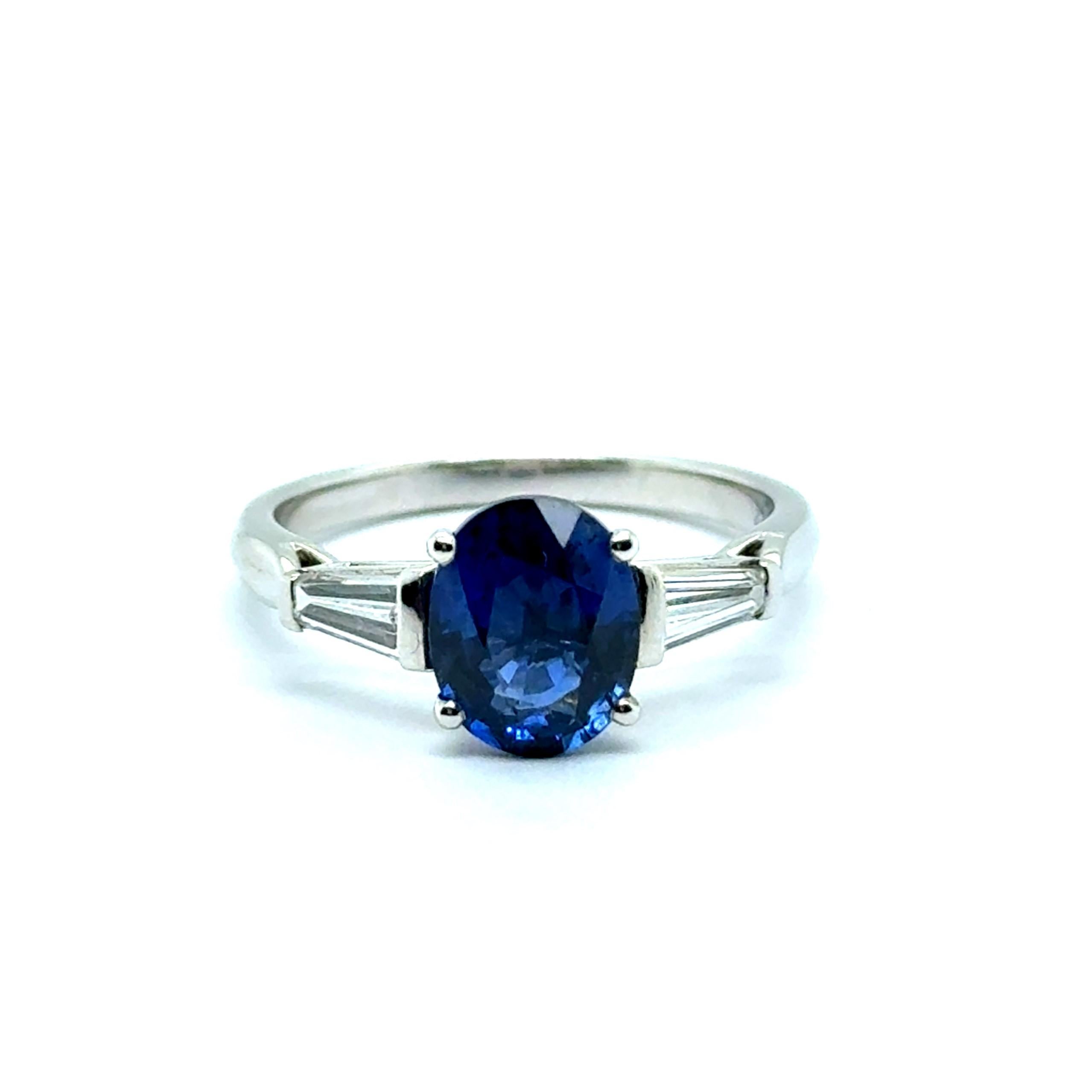 Ring with Sapphire & Diamonds in 18 Karat White Gold by Gübelin For Sale 9
