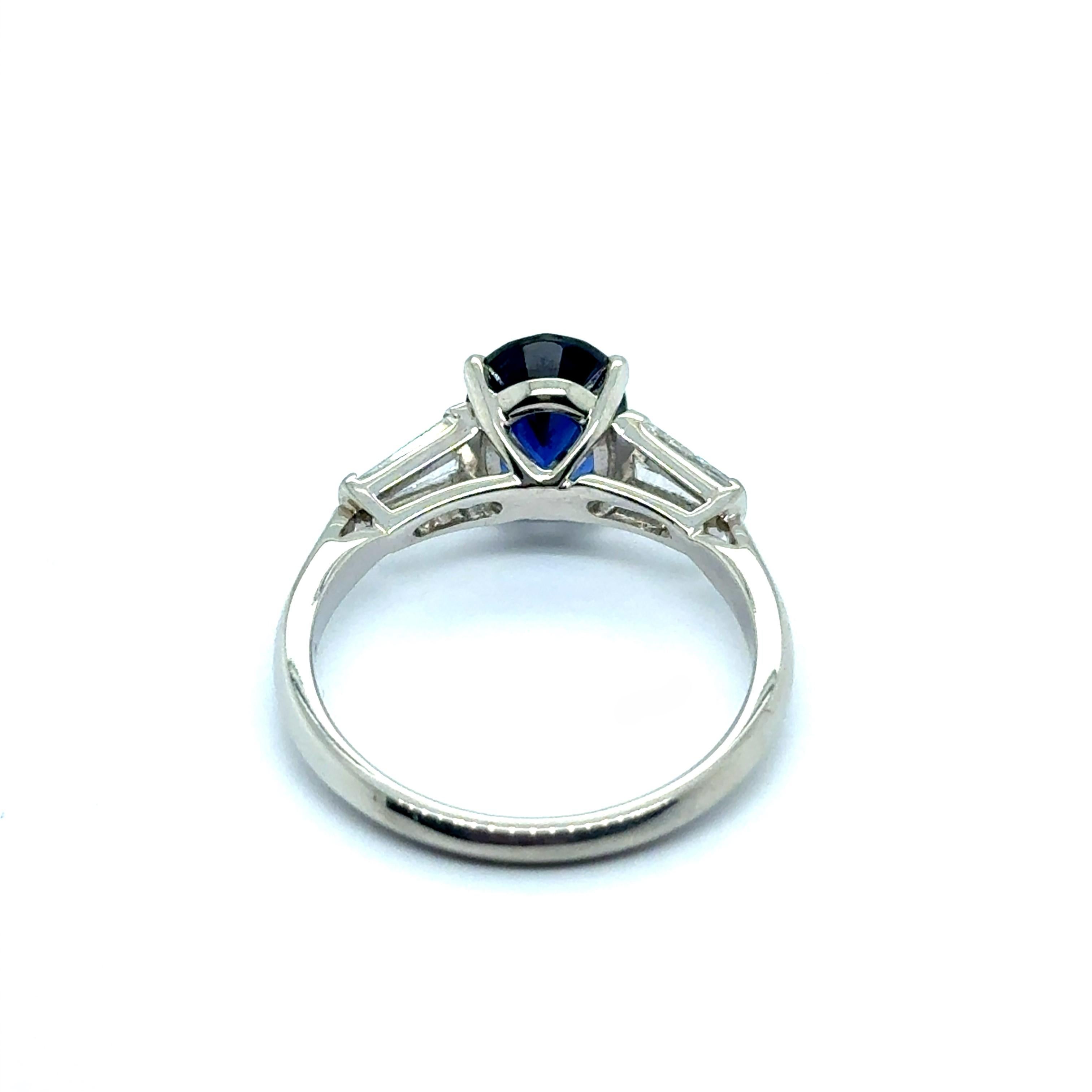 Ring with Sapphire & Diamonds in 18 Karat White Gold by Gübelin For Sale 10