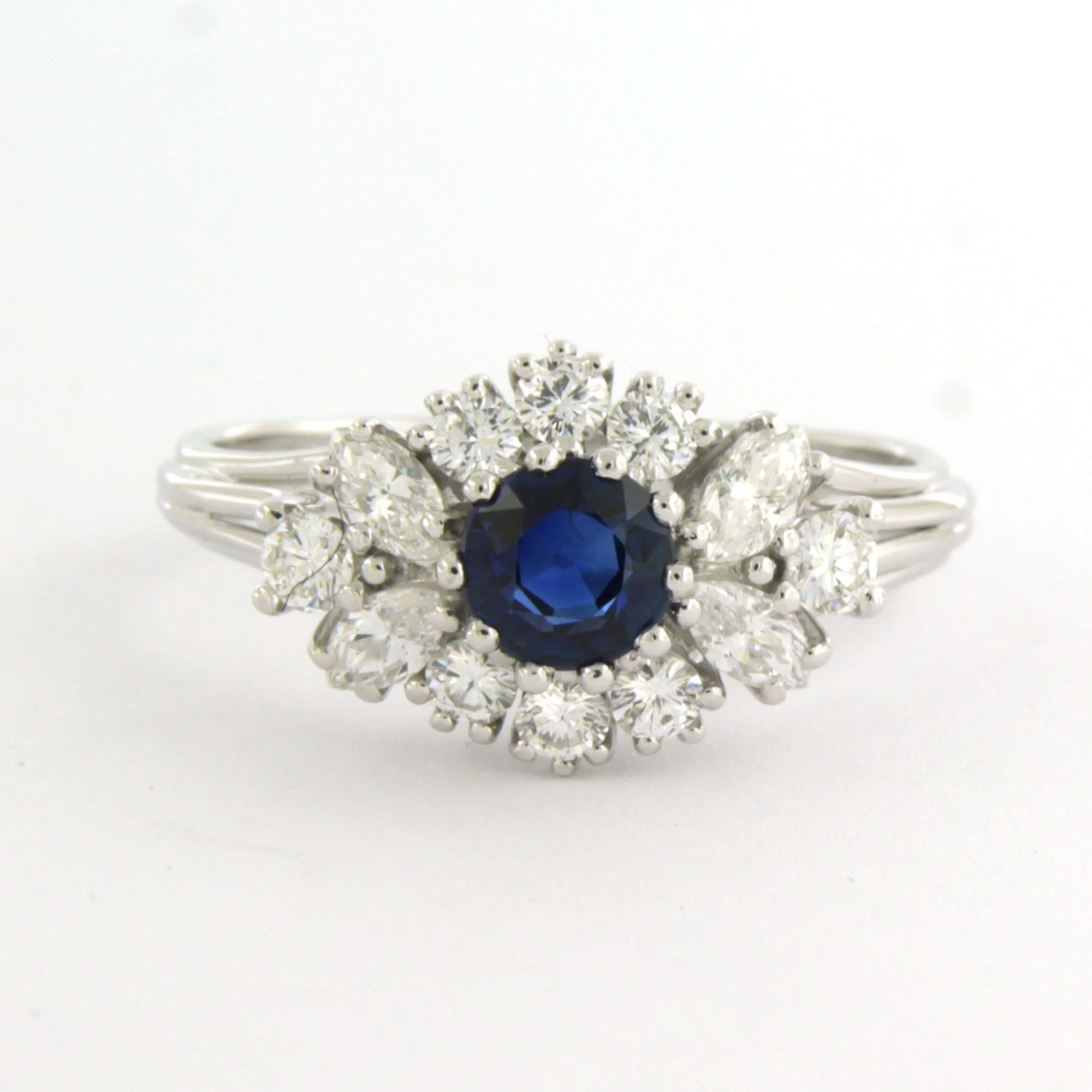 Anillo de oro blanco de 18 quilates engastado con un zafiro central de hasta 0,85 quilates y un diamante talla brillante y talla marquesa de hasta 1,00 quilates - F/G - VS/SI - talla del anillo US 9 - EU 19 (60)

Descripción detallada:

La parte