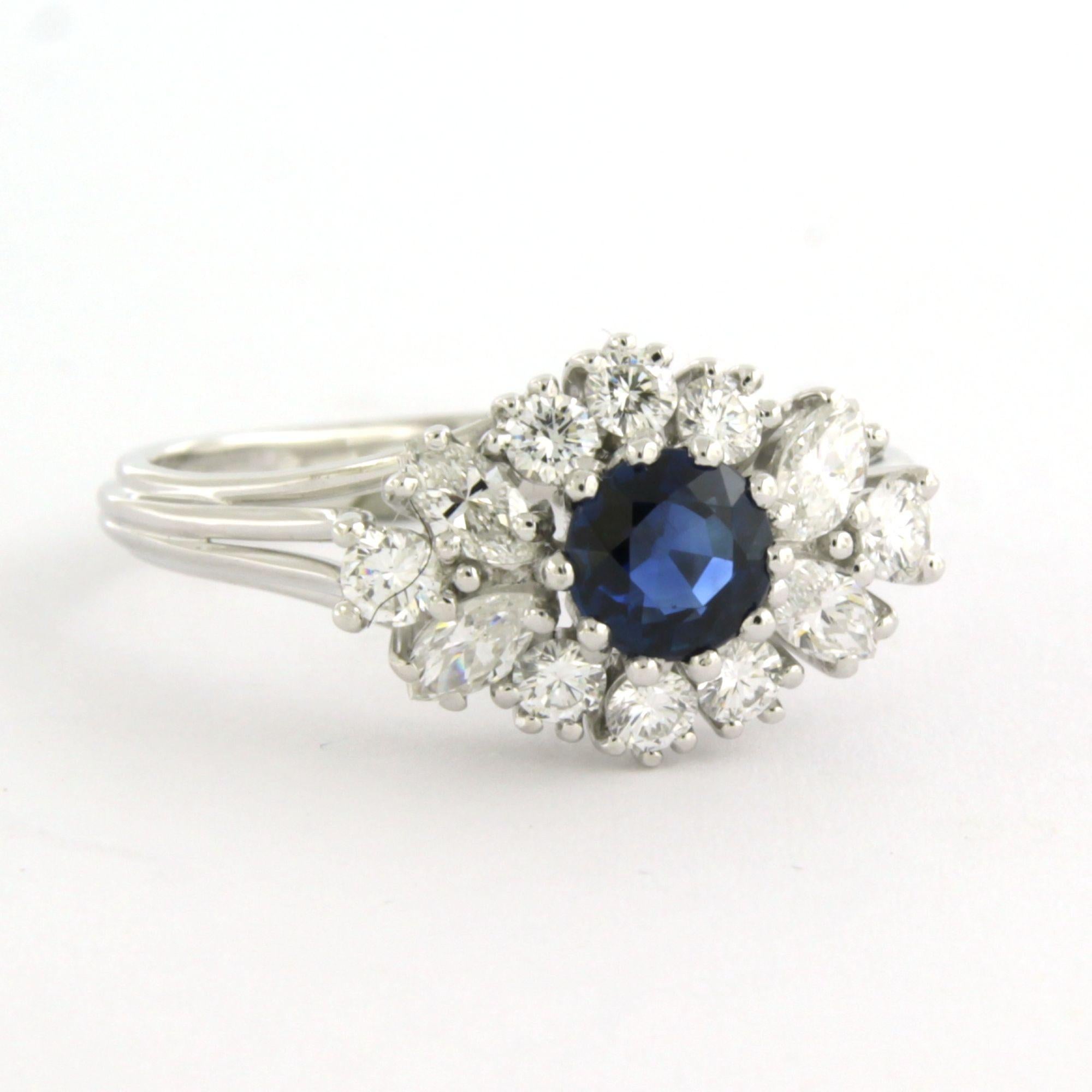 Anillo con diamantes talla zafiro, marquesa y brillante hasta 1,00ct Oro de 18k en venta 1