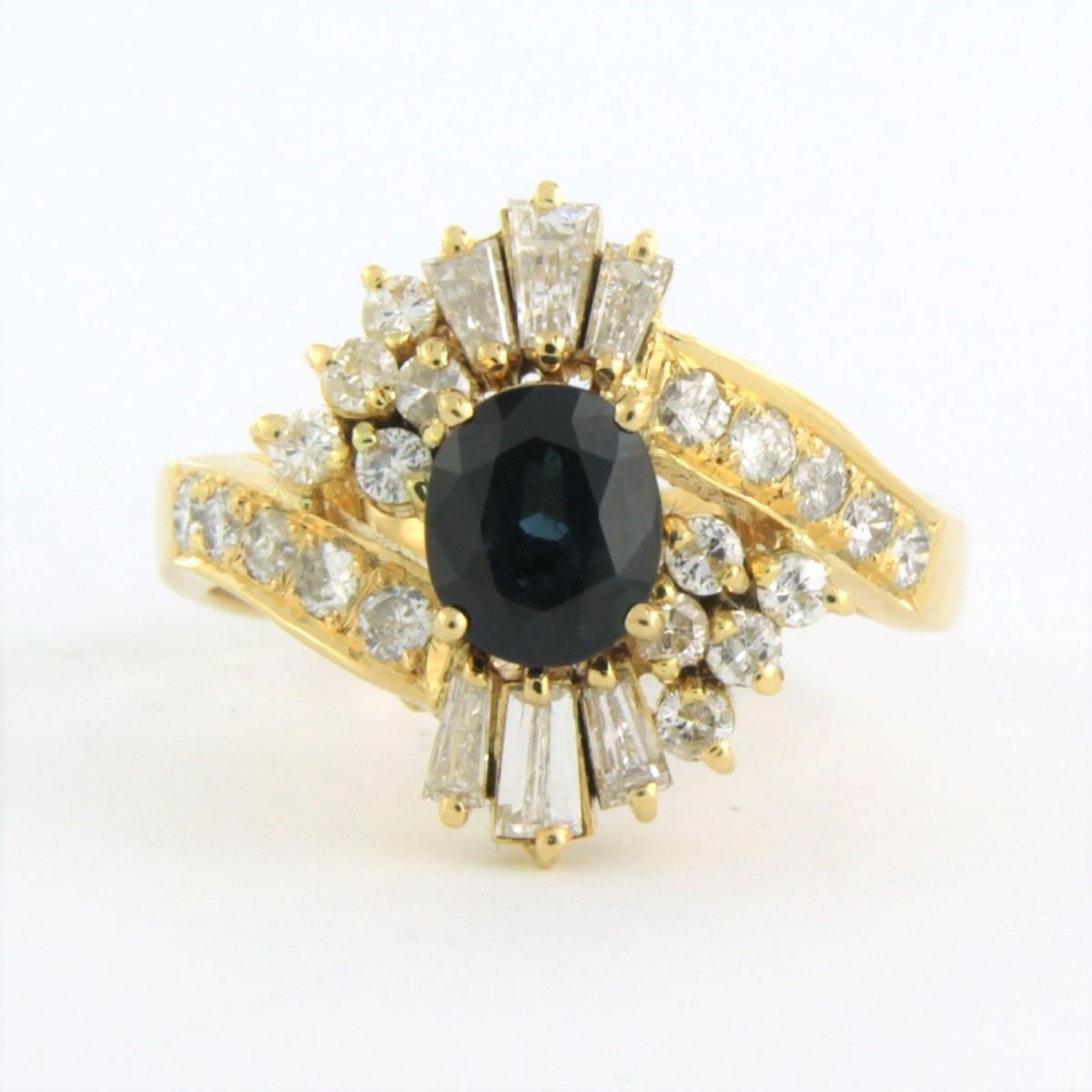 Bague en or jaune 18k sertie d'un saphir et de diamants taillés en pointe et en brillant jusqu'à 0,75 ct - taille de bague US 7,5 - EU 17,75 (56)

description détaillée : 

La partie supérieure de l'anneau mesure 1,6 cm de large et 6,8 mm de