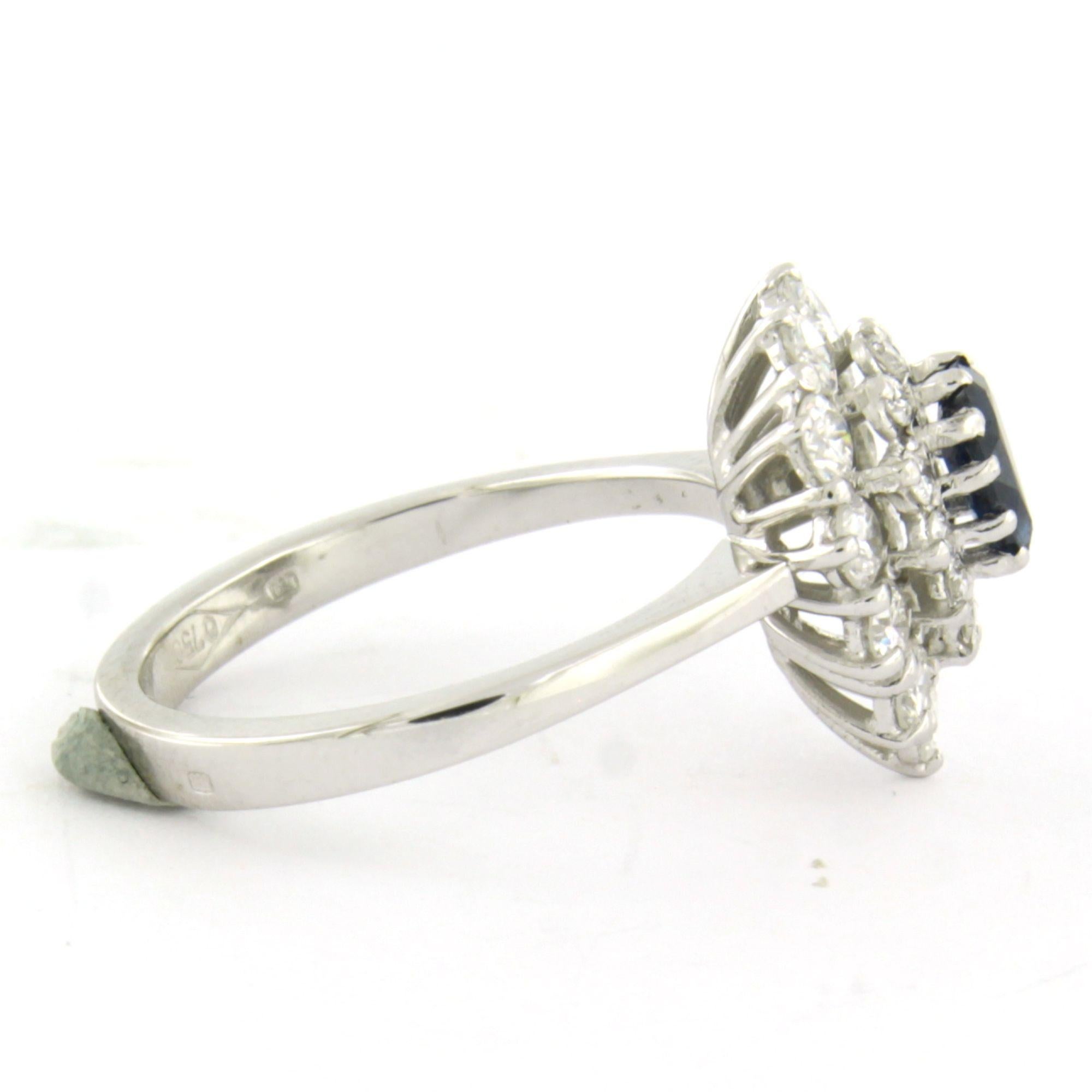 Taille brillant Bague avec saphir jusqu'à 0,65ct et diamants taille brillant jusqu'à 0,90ct Or 18k en vente