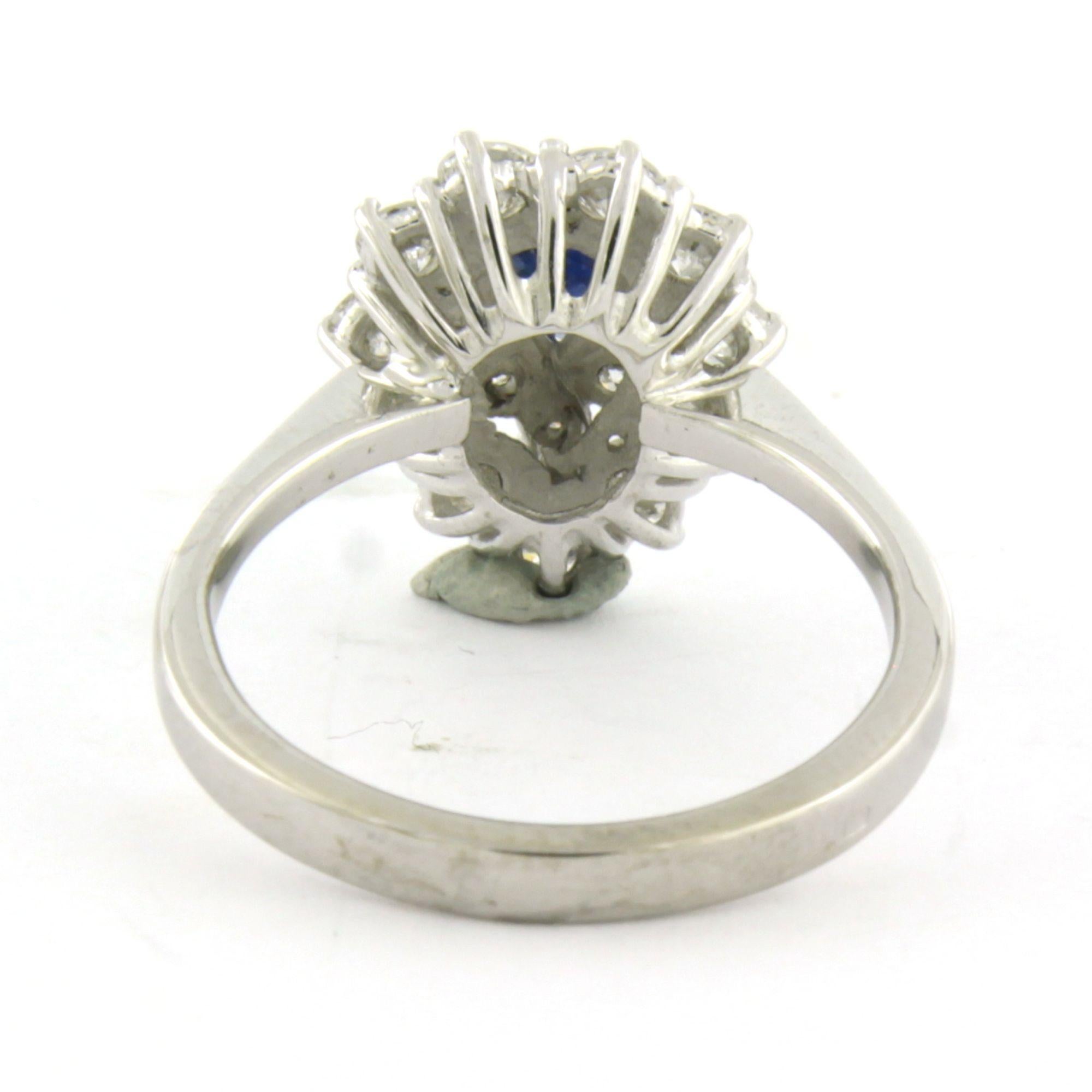 Bague avec saphir jusqu'à 0,65ct et diamants taille brillant jusqu'à 0,90ct Or 18k Excellent état - En vente à The Hague, ZH
