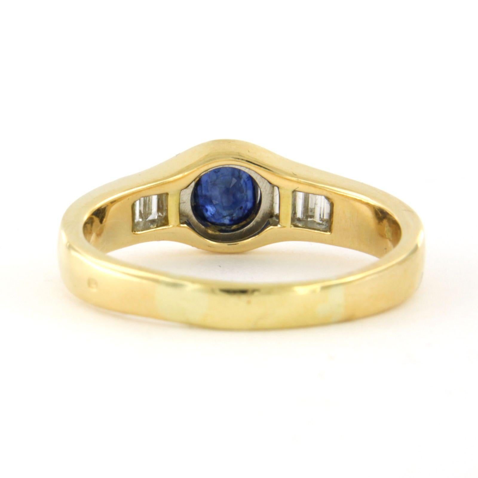 Bague en or 18 carats avec saphir jusqu'à 0,70 carat et diamants taille baguette jusqu'à 0,50 carat Excellent état - En vente à The Hague, ZH