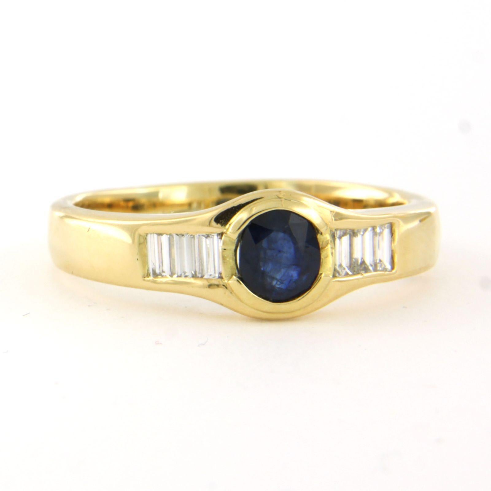 Bague en or 18 carats avec saphir jusqu'à 0,70 carat et diamants taille baguette jusqu'à 0,50 carat en vente 1