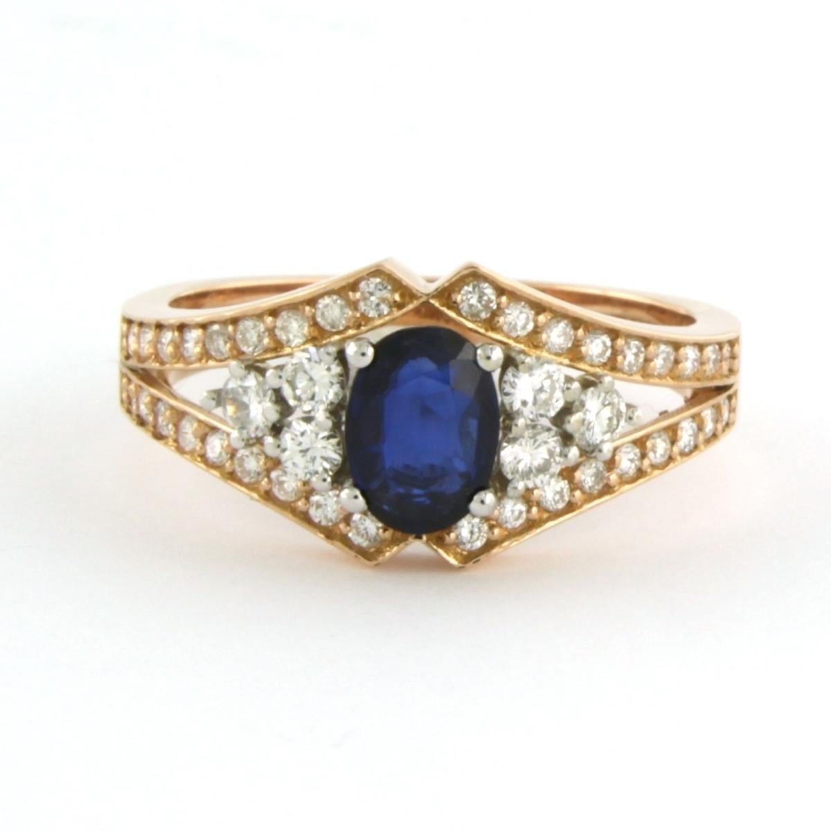 Anello in oro 18k bicolore con zaffiro fino a 0,74ct e diamante taglio brillante entourage fino a 0,56ct - F/G - VS/SI - misura US 7.25 - EU 17.5(55)

descrizione dettagliata:

la parte superiore dell'anello è larga 1.0 cm

Misura dell'anello US