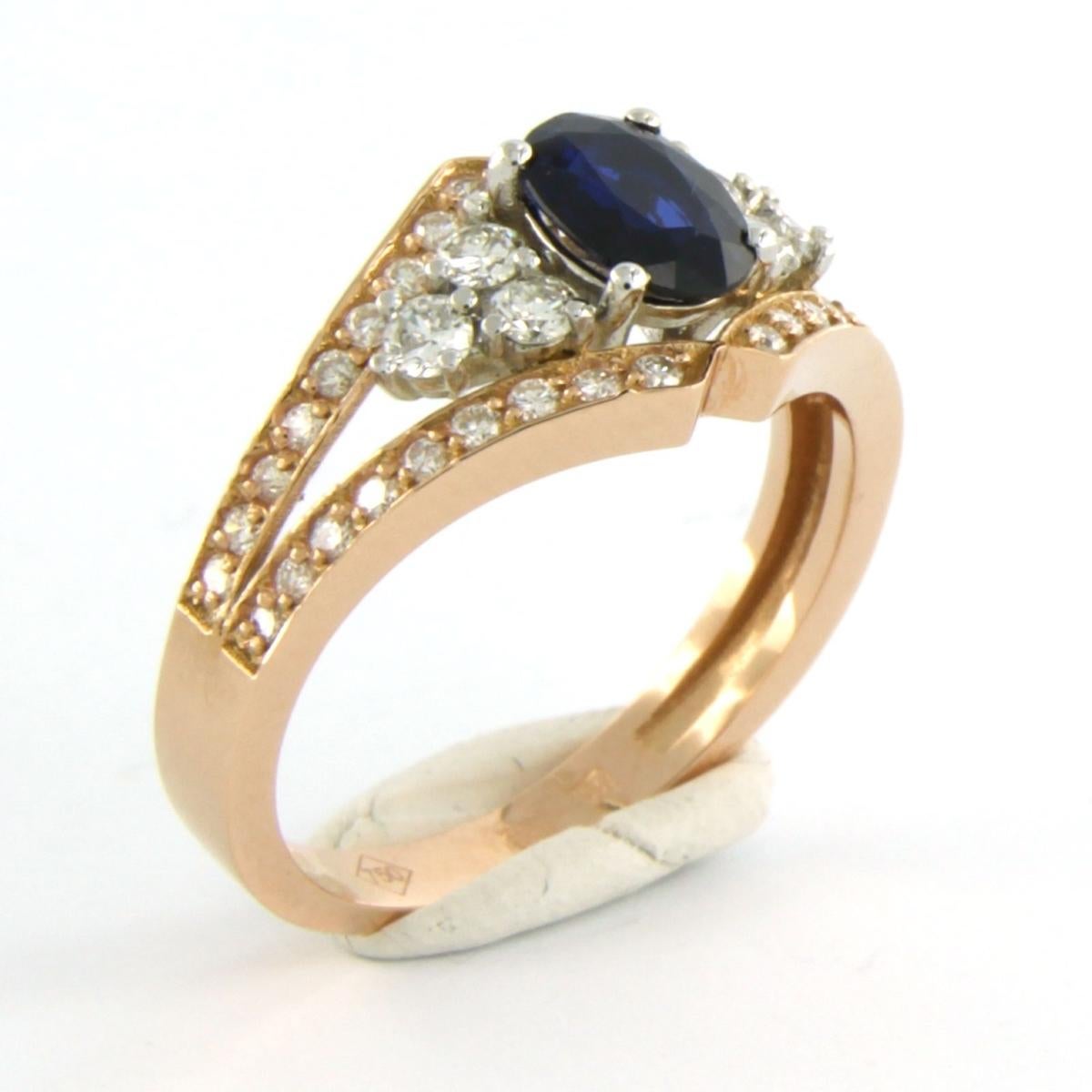 Anello con zaffiro fino a 0,74ct e diamanti taglio brillante fino a 0,56ct in oro 18k In condizioni Nuovo in vendita a The Hague, ZH