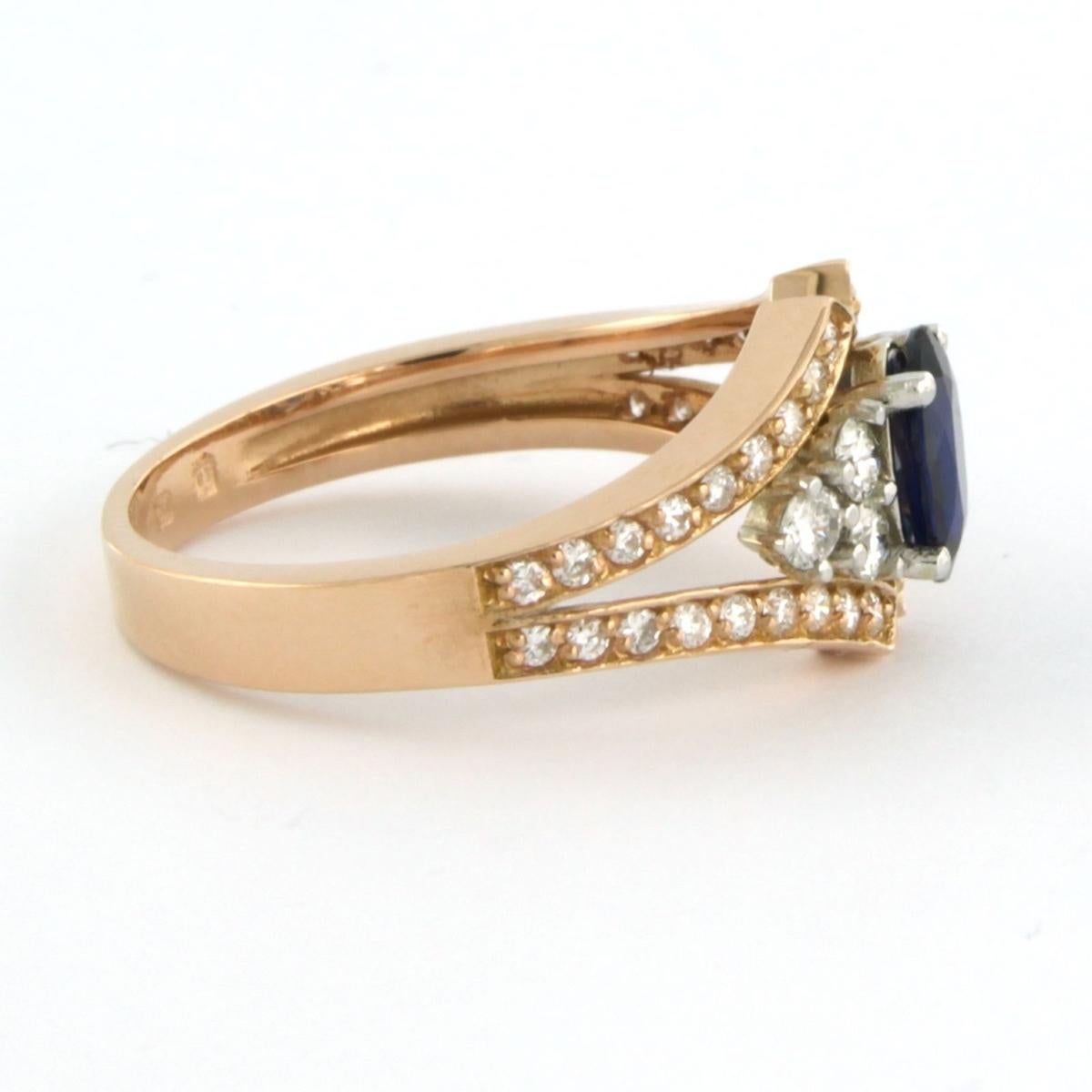 Anello con zaffiro fino a 0,74ct e diamanti taglio brillante fino a 0,56ct in oro 18k in vendita 2
