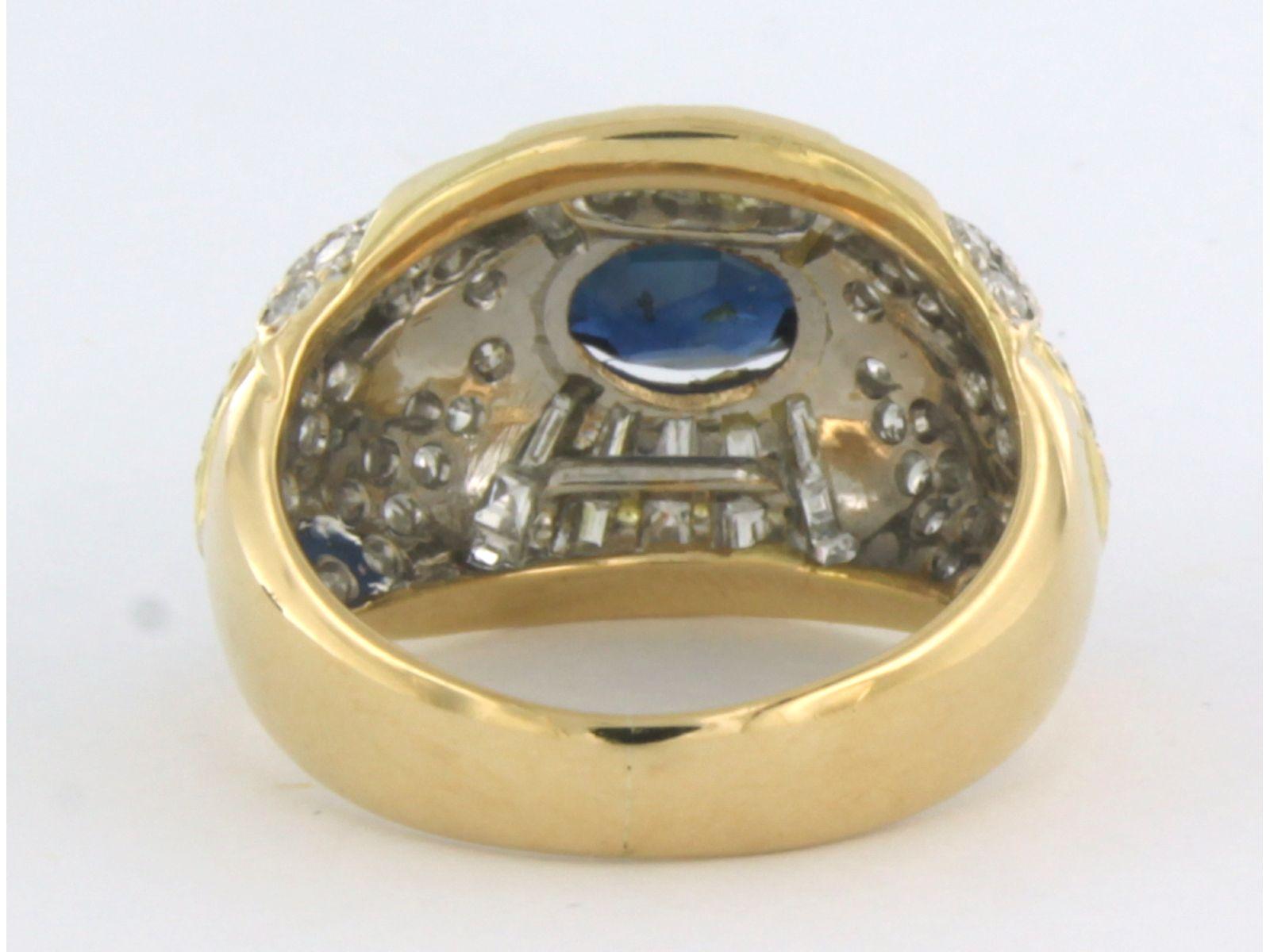 Anello in oro 18k bicolore con zaffiro 1,40 carati e diamanti taglio taper, carre e brillante fino a 2,20 carati - F/G - VS/SI - misura US 6 - EU 16,5 (52)

descrizione dettagliata:

la parte superiore dell'anello è larga 1,4 cm e alta 7,0