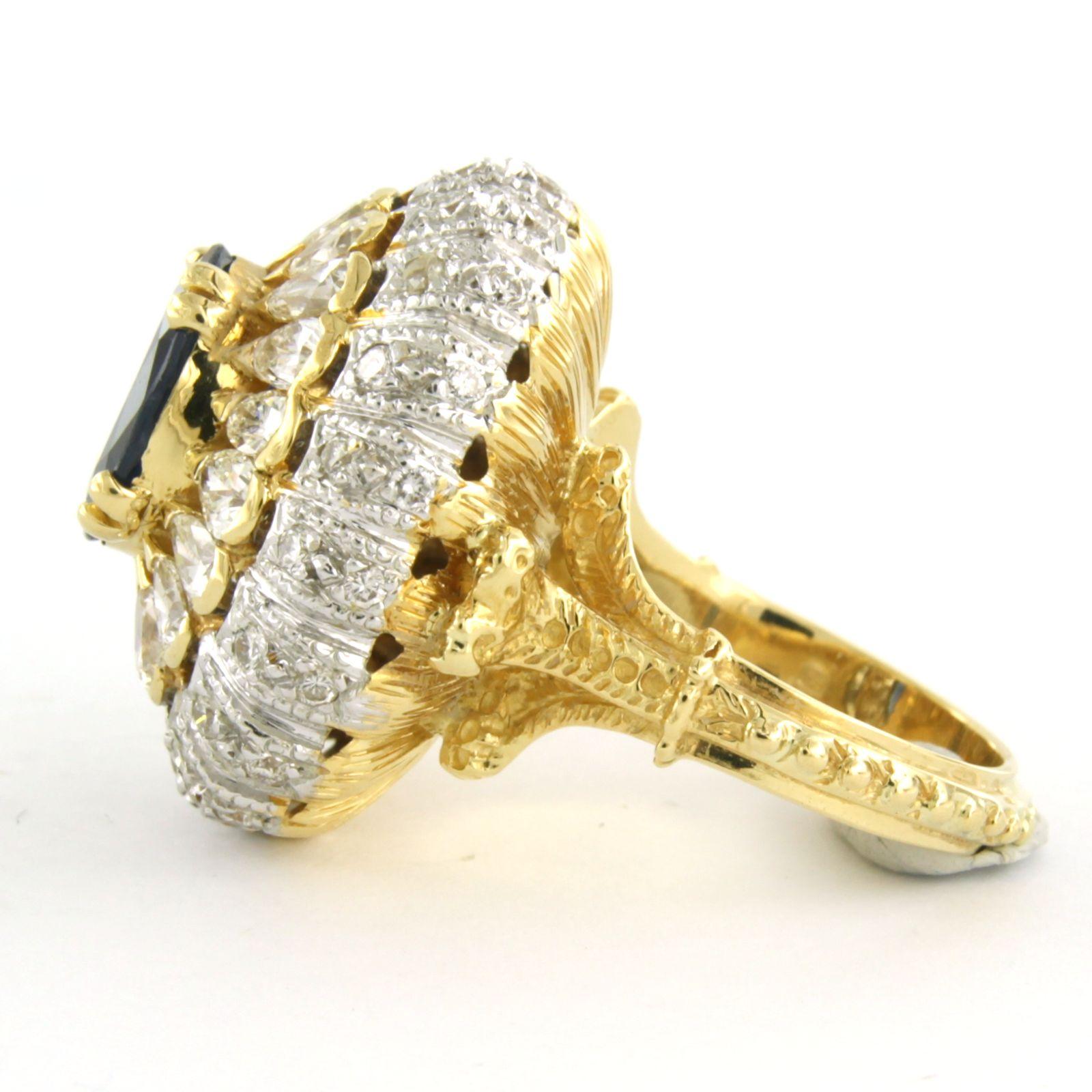 Ring aus 18k Bicolor-Gold, besetzt mit einem zentralen Saphir von bis zu 3,60 ct, umgeben von einem Diamanten im Tropfen- und Brillantschliff von bis zu 3,60 ct - G/H - VS/SI - Ringgröße US 6.5 - EU 17(53)

Ausführliche Beschreibung:

Die Spitze des