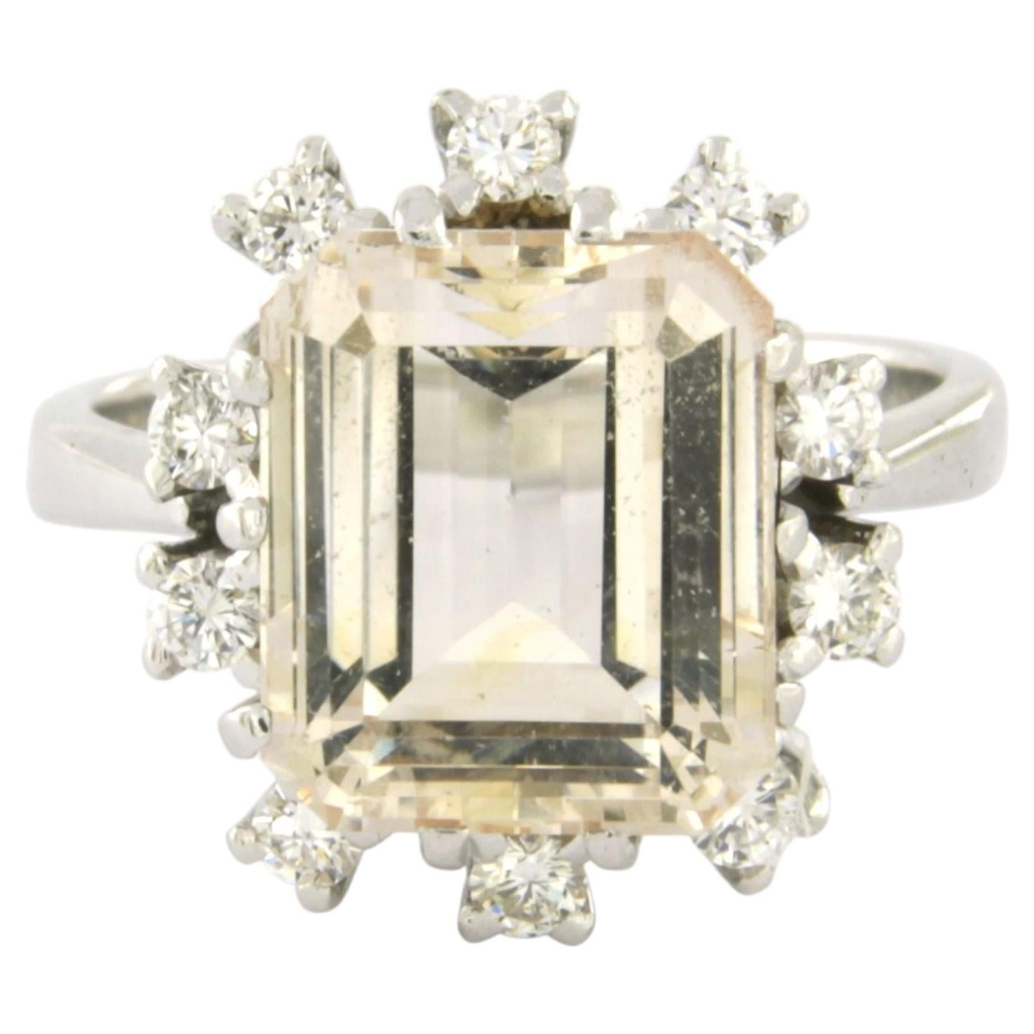 Anello con zaffiro fino a 7,00 ct e diamante a taglio Brilliante fino a 0,30 ct, in oro 18k