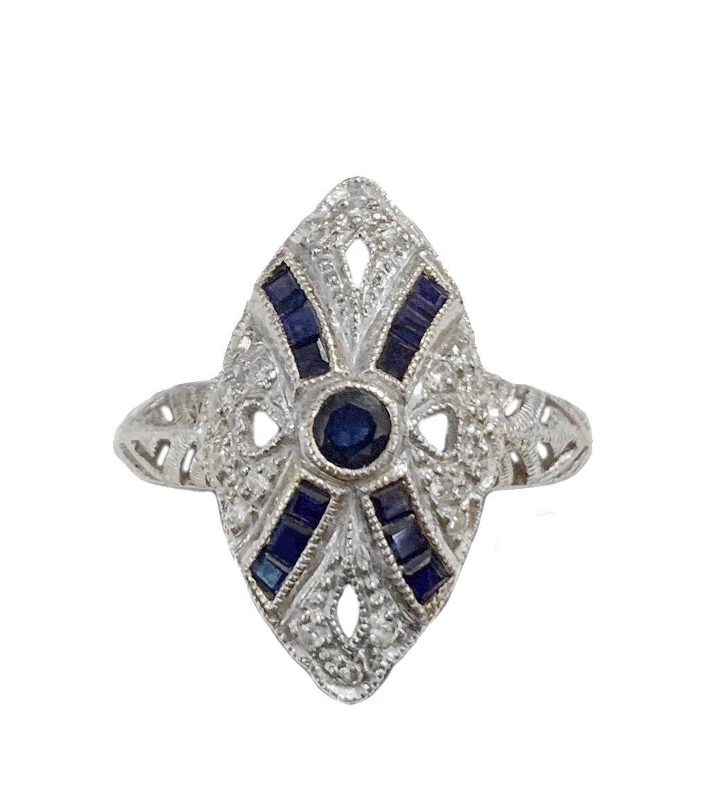 Ring  With Sapphires and Diamonds In New Condition For Sale In New York, NY