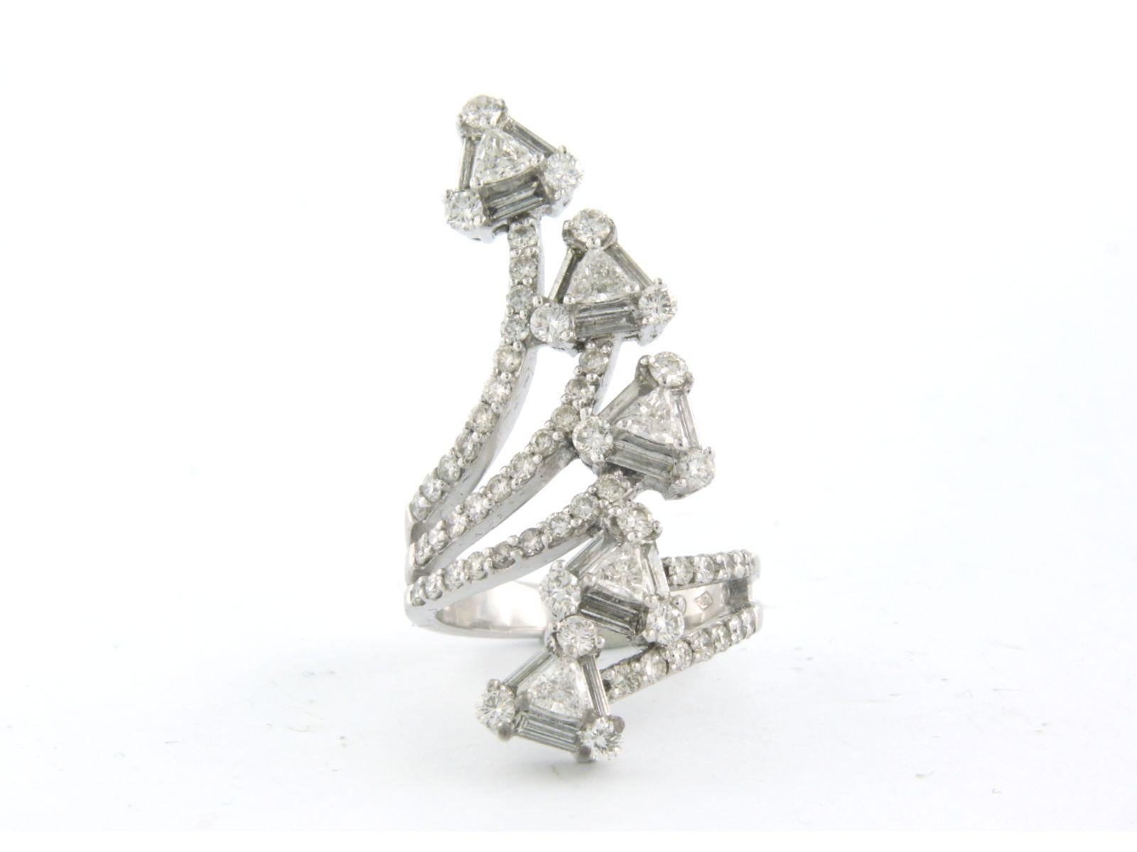 Modern Ring with several shaped diamonds up to 3.50ct 18k white gold For Sale