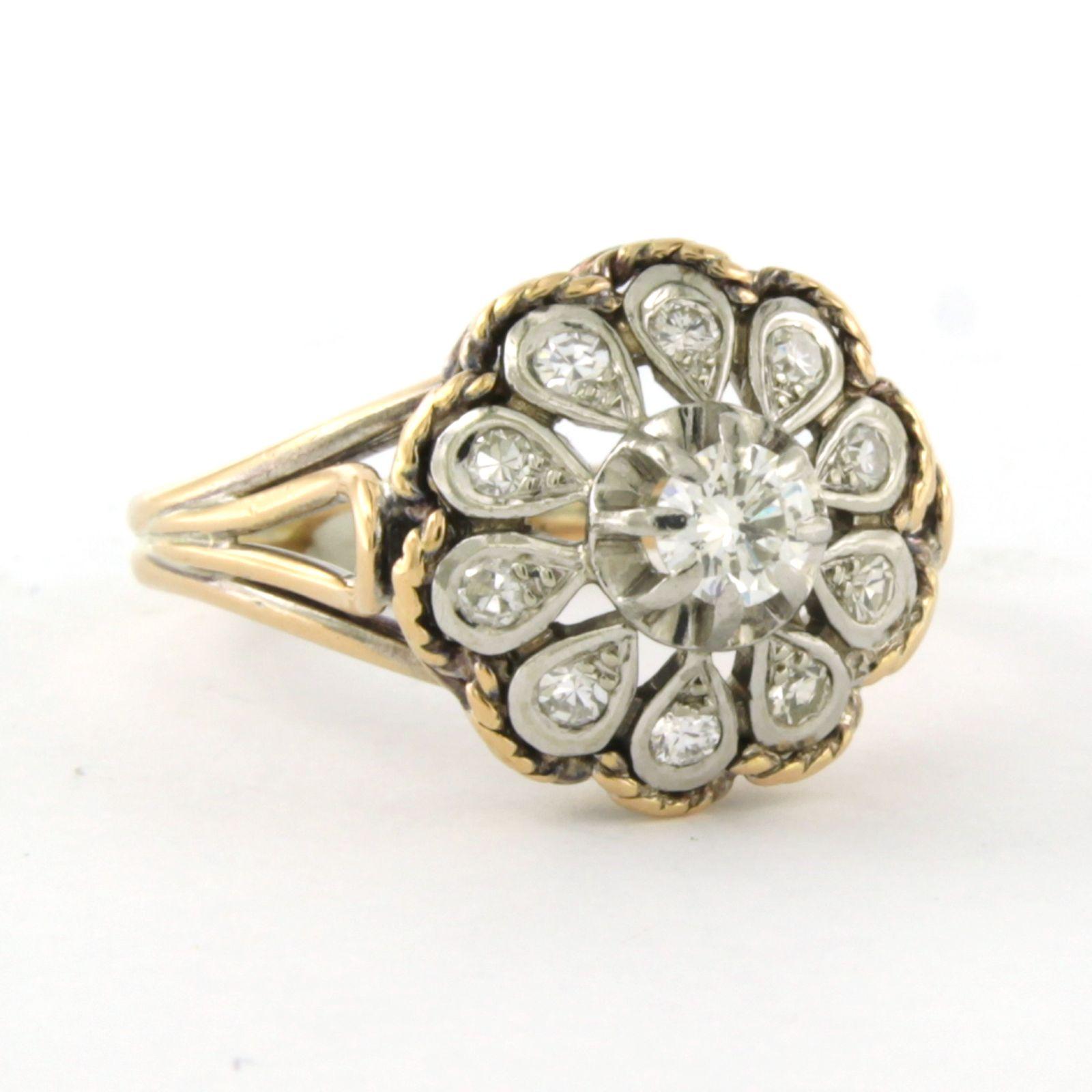 Ring aus 18k Bicolor-Gold, Diamant im Brillant- und Einzelschliff bis zu. 0.35ct - F/G - VS/SI - Ringgröße U.S. 7.5 - EU. 17.75(56)

Ausführliche Beschreibung

die Spitze des Rings hat einen Durchmesser von 1,4 cm Breite und 9,1 mm Höhe

Ringgröße