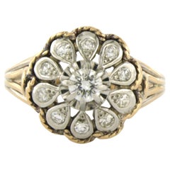 Ring mit einzelnen und Brillanten im Brillantschliff bis zu 0,35 Karat 18k zweifarbigem Gold