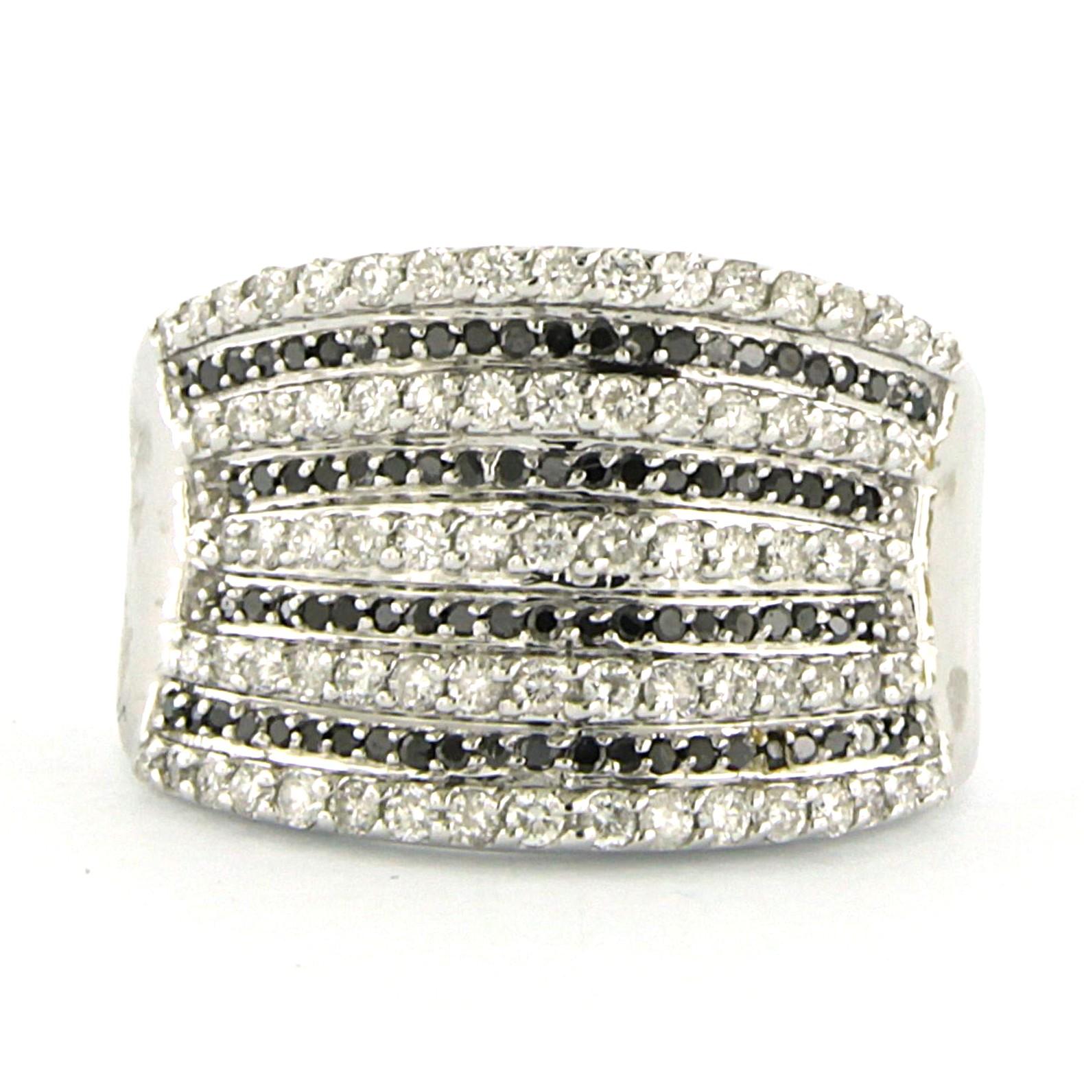 Bague avec diamants noirs taille unique et diamants blancs taille brillant jusqu'à 1,50 ct 14kgold
