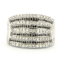 Bague avec diamants noirs taille unique et diamants blancs taille brillant jusqu'à 1,50 ct 14kgold