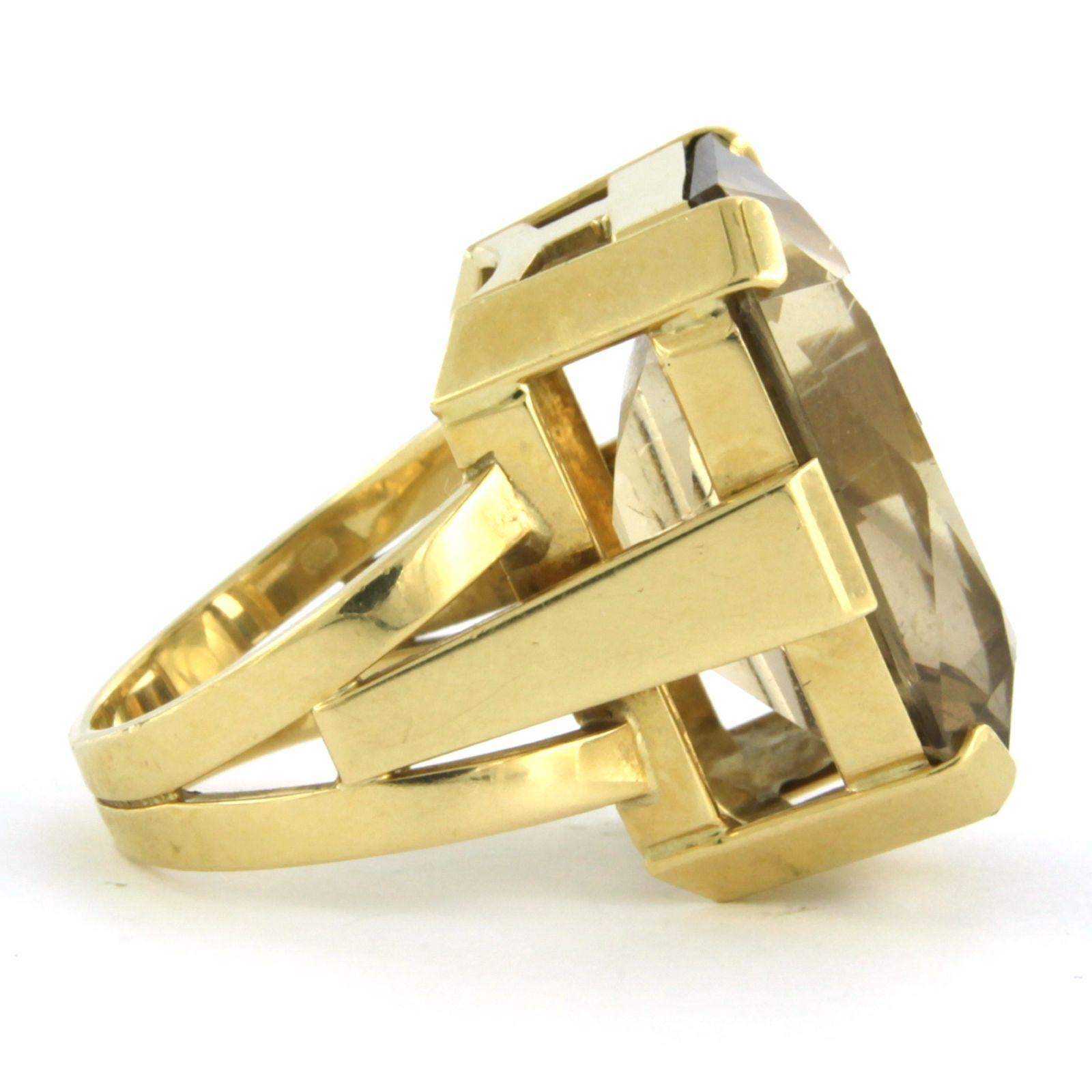 Début de l'époque victorienne Bague avec topaze fumée jusqu'à 21.00ct 14.4 grammes Or jaune 18k en vente