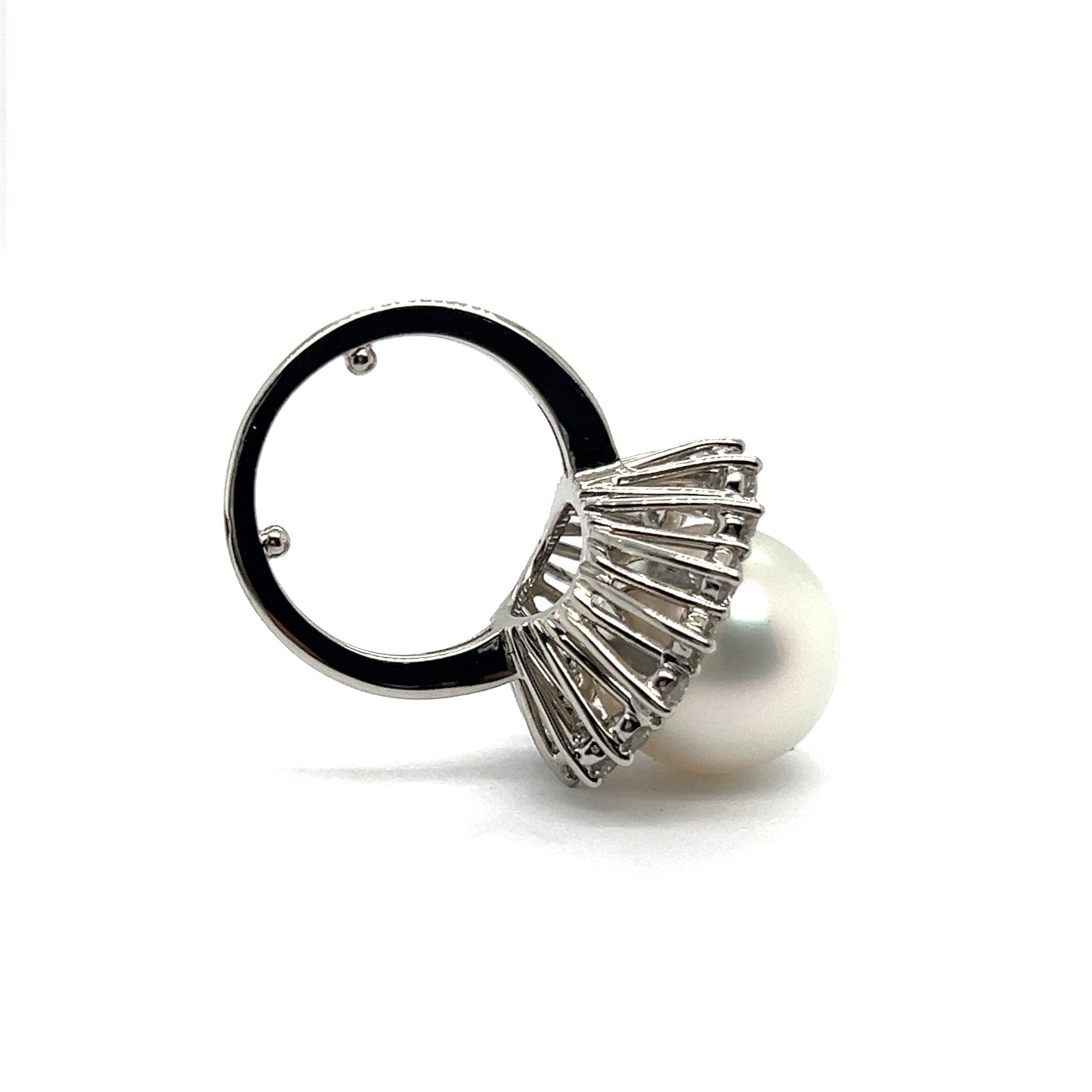Brilliant Cut Ring with South Sea Cultural Pearl & Diamonds in 18 Karat White Gold For Sale