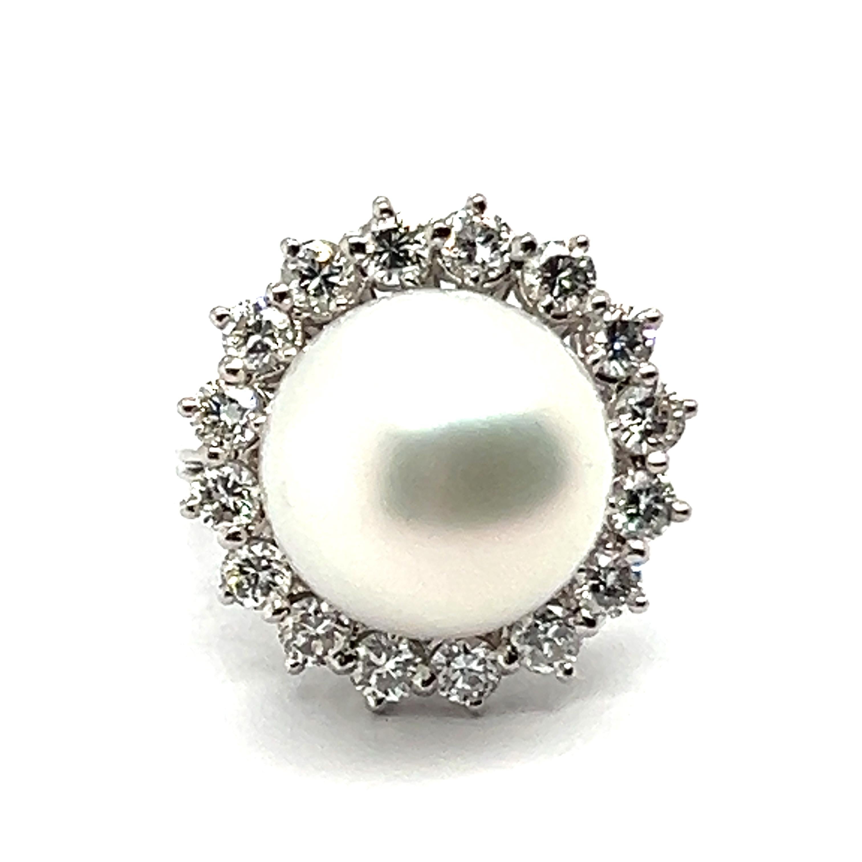 Ring with South Sea Cultural Pearl & Diamonds in 18 Karat White Gold For Sale 1