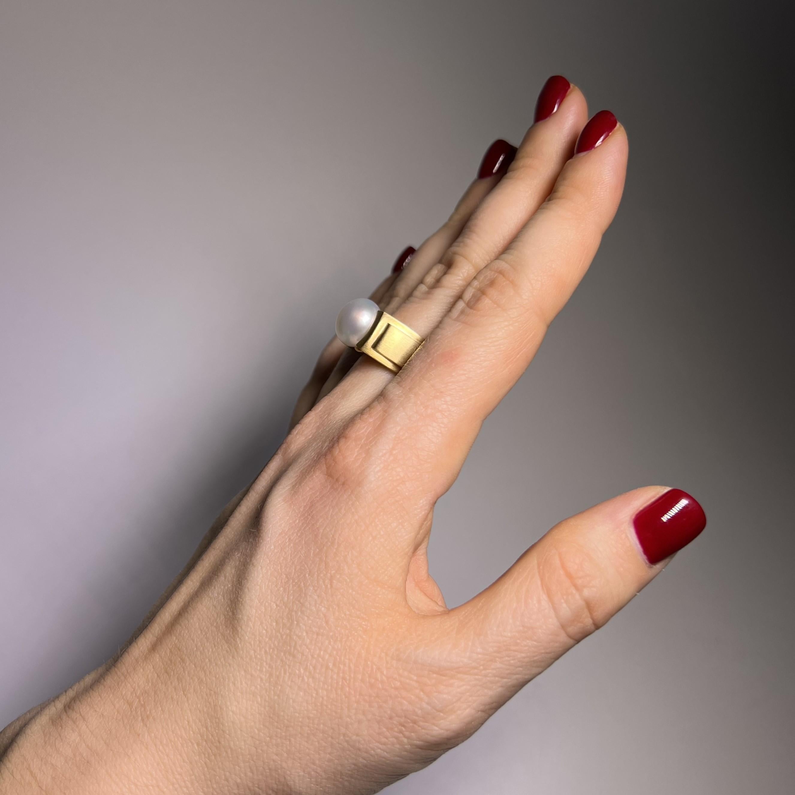 Ring with South Sea Cultured Pearl in 18 Karat Rose Gold For Sale 6