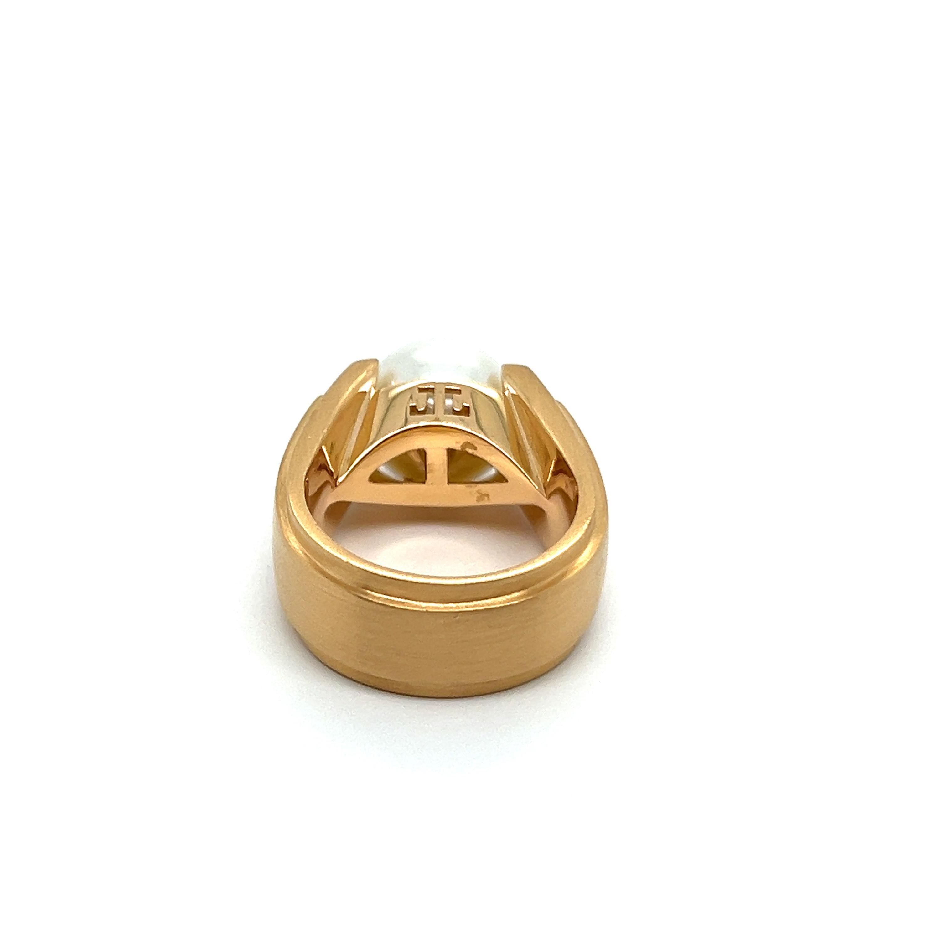 Round Cut Ring with South Sea Cultured Pearl in 18 Karat Rose Gold For Sale