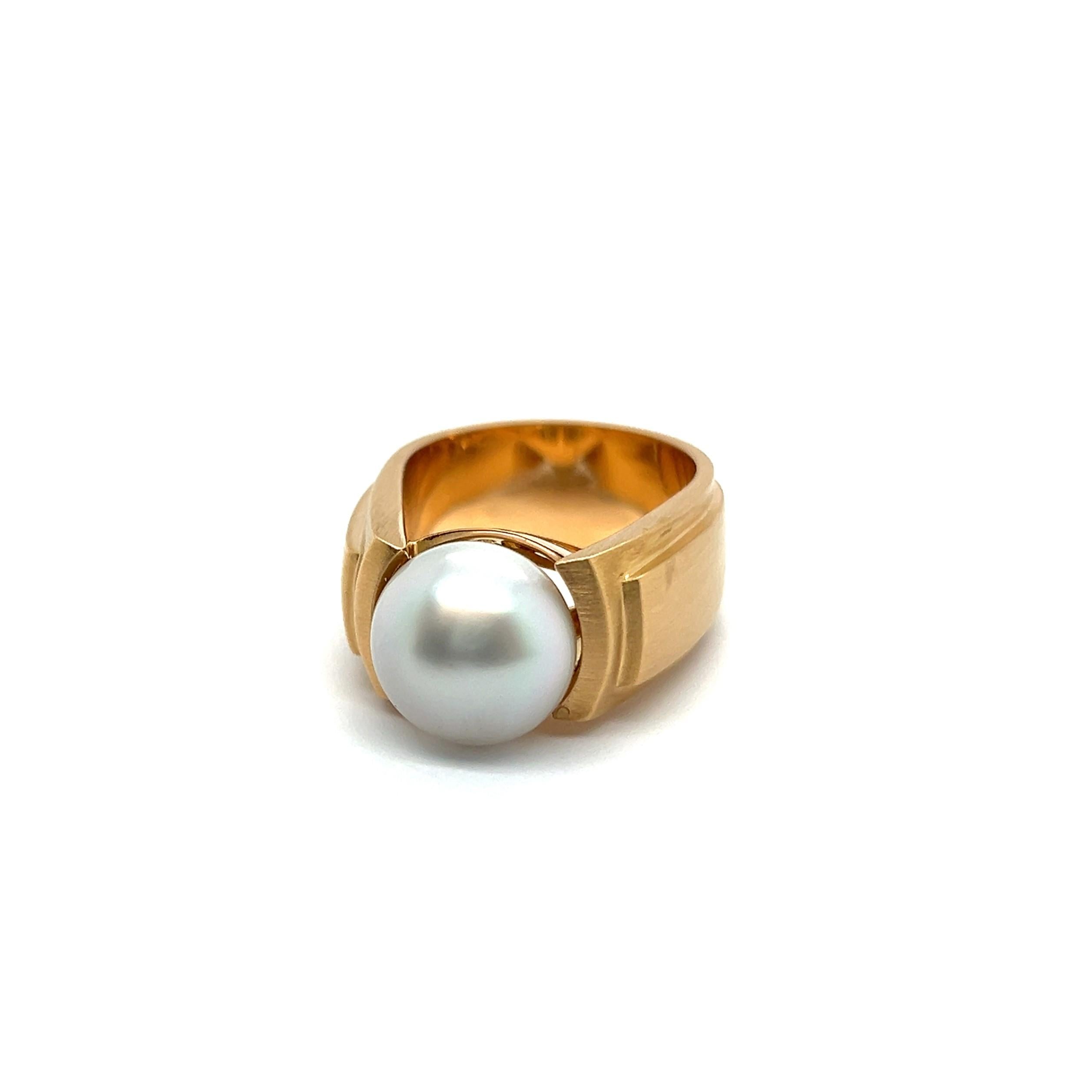 Ring with South Sea Cultured Pearl in 18 Karat Rose Gold In Excellent Condition For Sale In Lucerne, CH