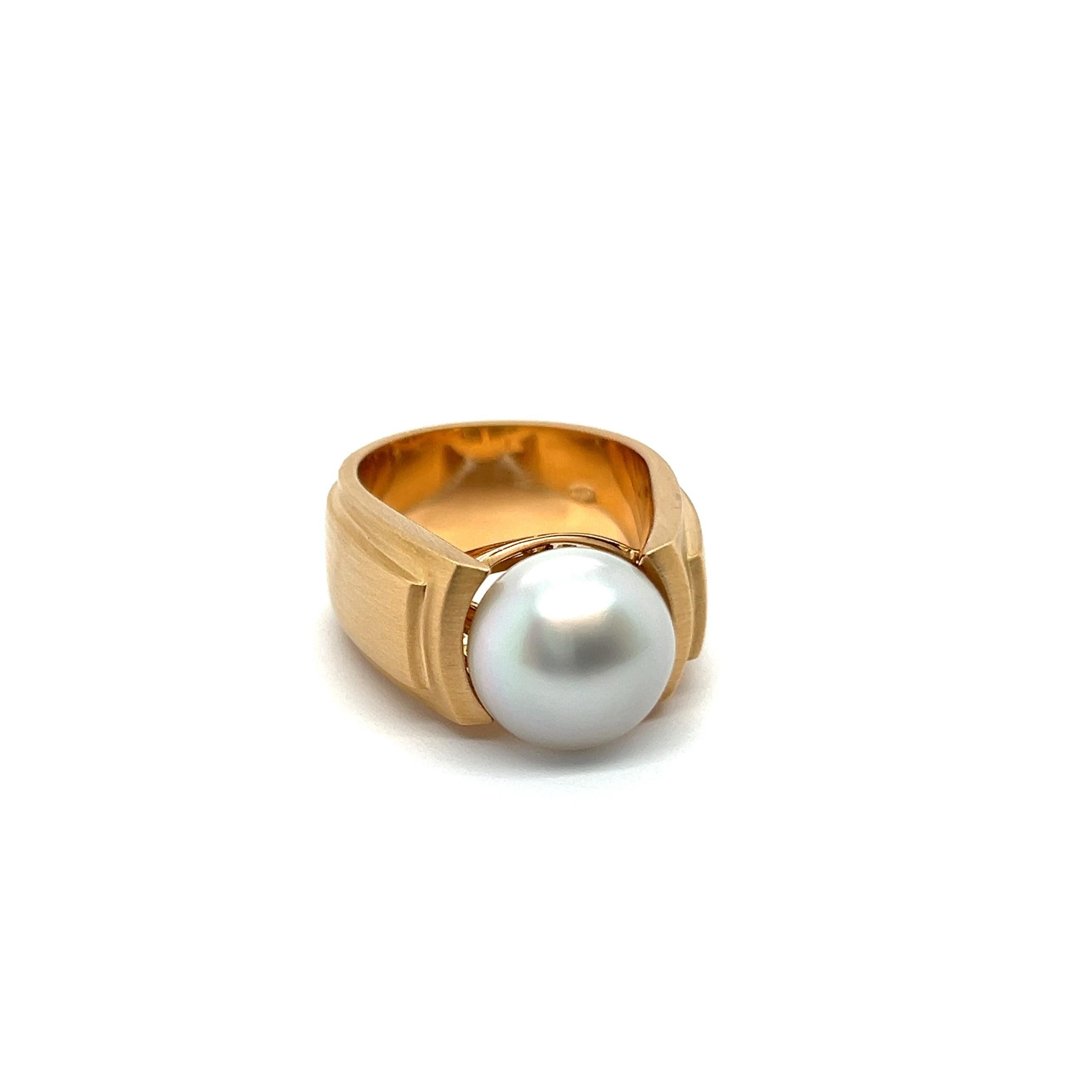 Ring with South Sea Cultured Pearl in 18 Karat Rose Gold For Sale 2