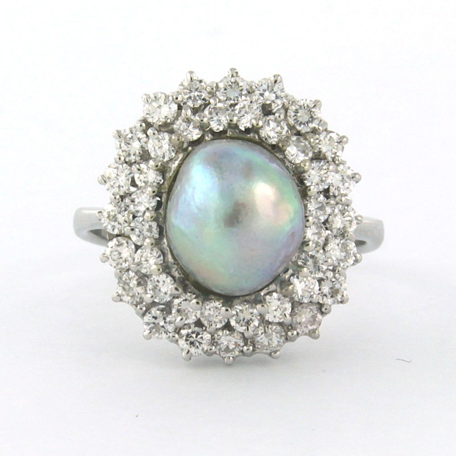 Bague en or blanc 18k sertie d'une perle des mers du Sud et de diamants taille brillant jusqu'à 0,80 ct - F/G - VS/SI - taille de bague US 6,5 - EU 17(53)

Description détaillée

La partie supérieure de l'anneau est ovale, mesure 1,7 cm sur 1,5 cm