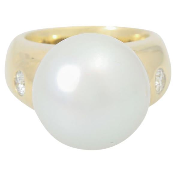 Ring mit Südseeperlen und Diamanten im Angebot