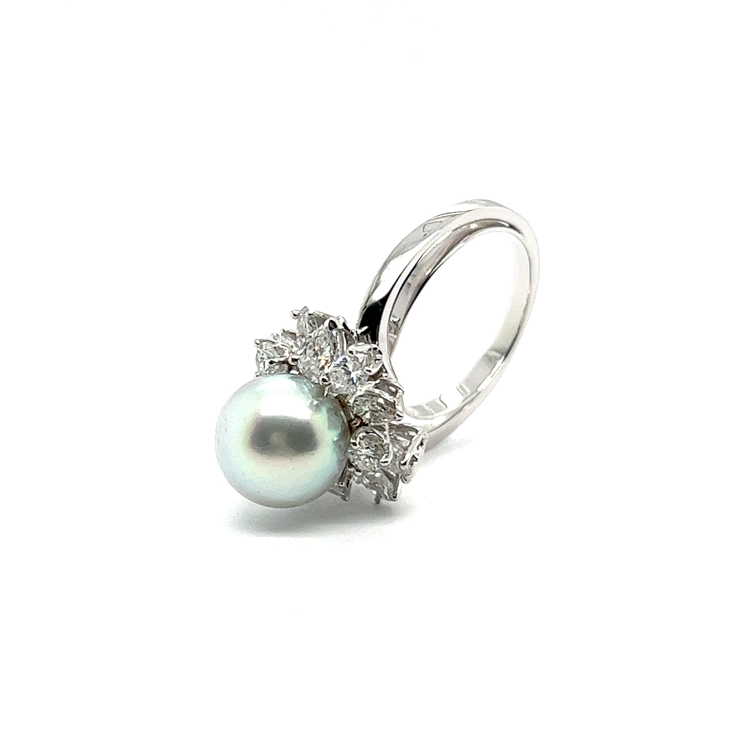 Women's or Men's Ring with South Sea Pearl and Diamonds in 18 Karat White Gold by Meister For Sale