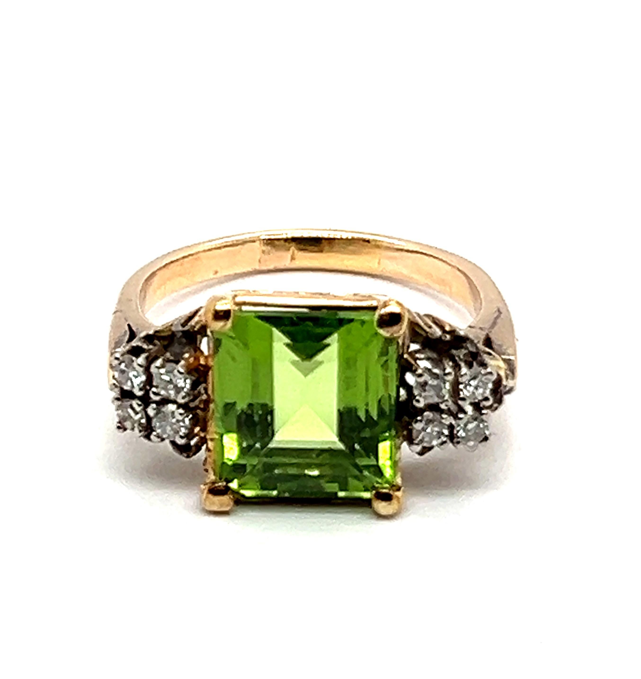Art Deco Ring with Stunning 3.50 Carat Peridot and Diamonds in Red & White Gold