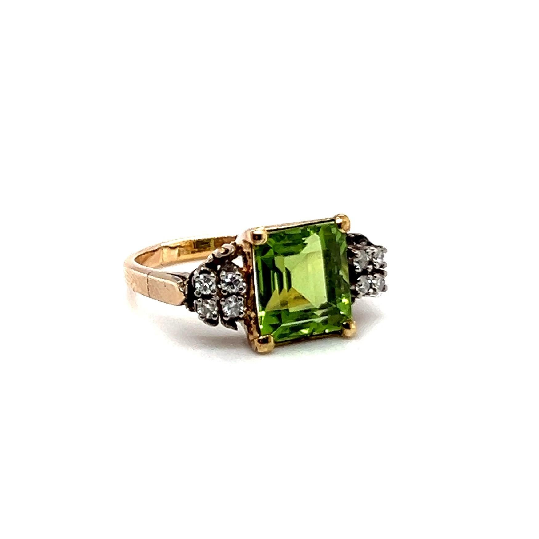 Ring with Stunning 3.50 Carat Peridot and Diamonds in Red & White Gold 3