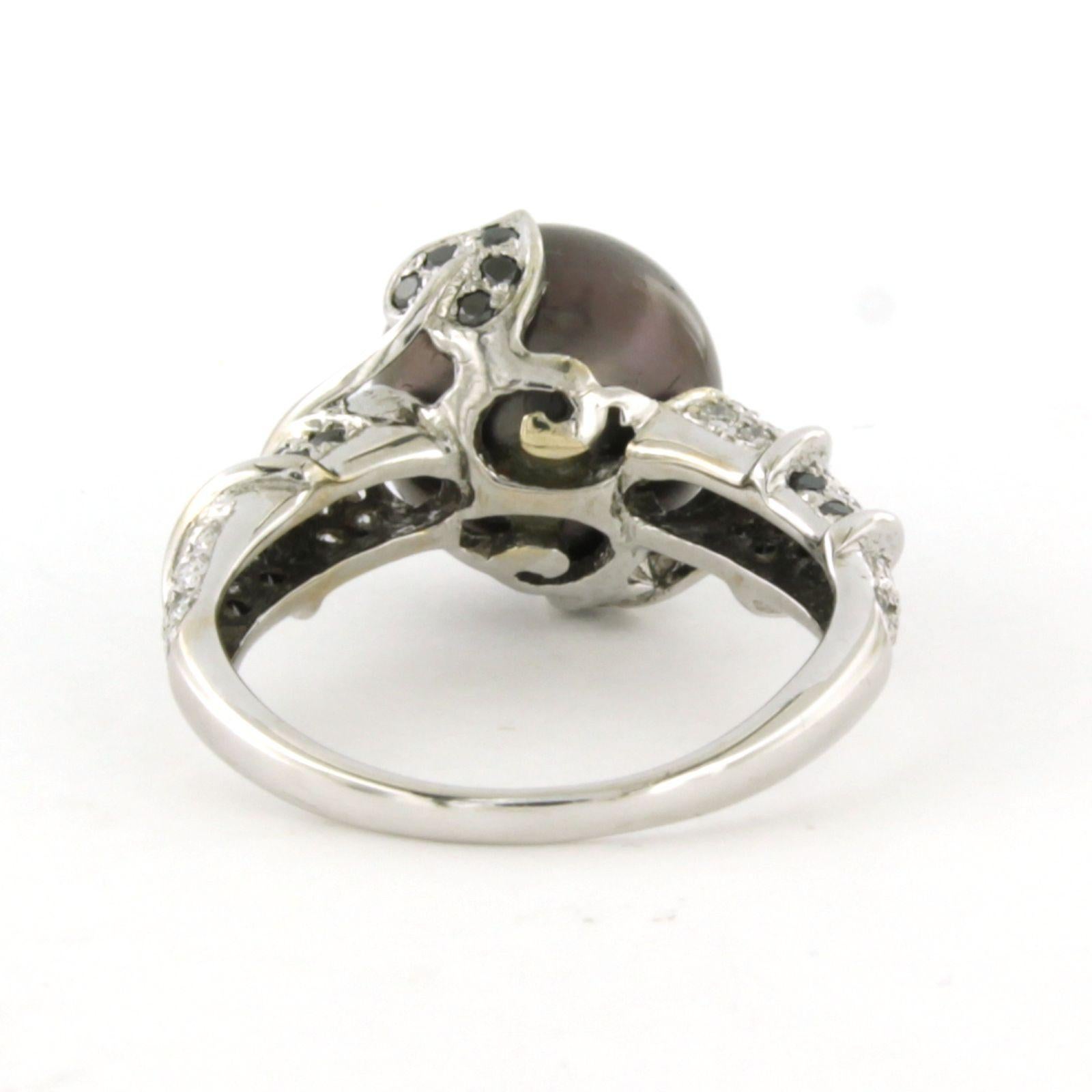 Brilliant Cut Ring with Tahiti pearl and brilliant cut diamonds 18k gold 5.0 gram For Sale