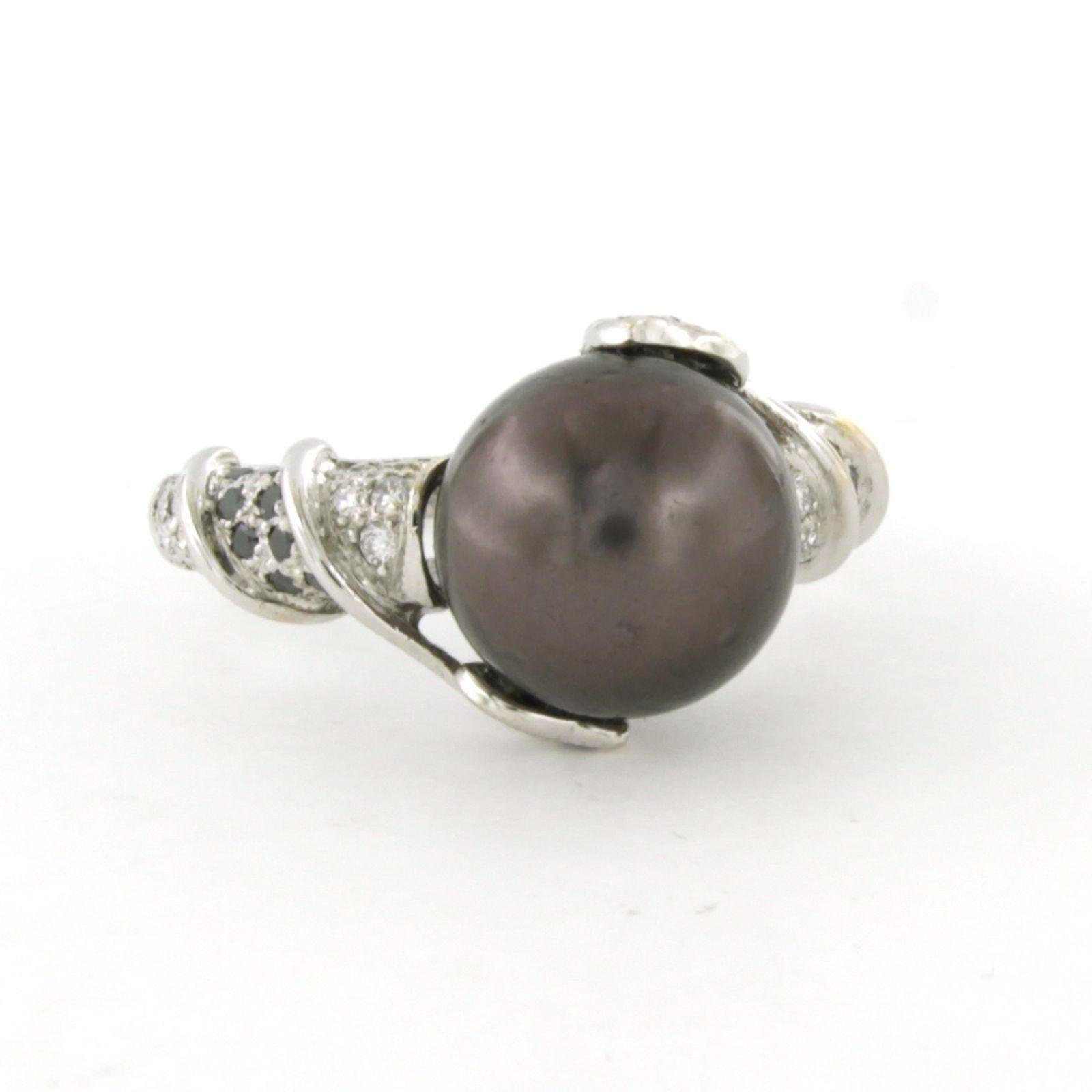 Women's Ring with Tahiti pearl and brilliant cut diamonds 18k gold 5.0 gram For Sale
