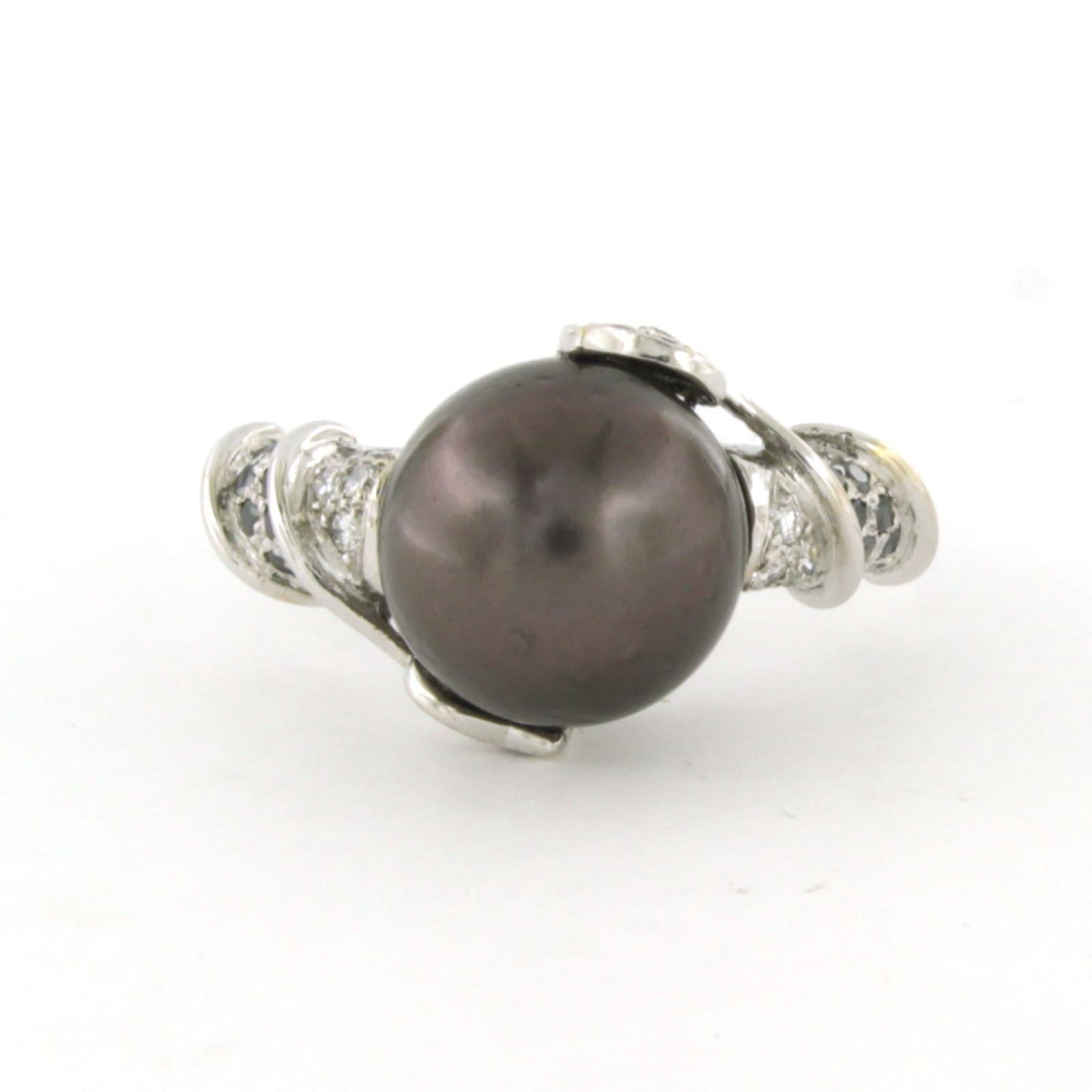 Ring with Tahiti pearl and brilliant cut diamonds 18k gold 5.0 gram For Sale 1