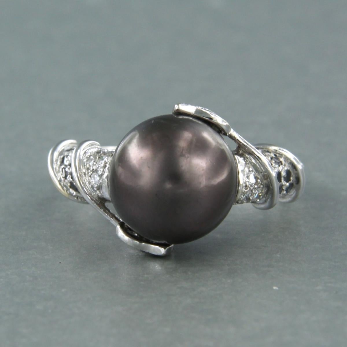 18k white gold ring set with a Tahitian pearl and black and white brilliant cut diamonds - ring size US 5.75 - EU 16.25 (51)

detailed description:

the top of the ring is 1.0 cm wide and 1.1 cm high

Weight 5.0 grams

ring size US 5.75 - EU 16.25