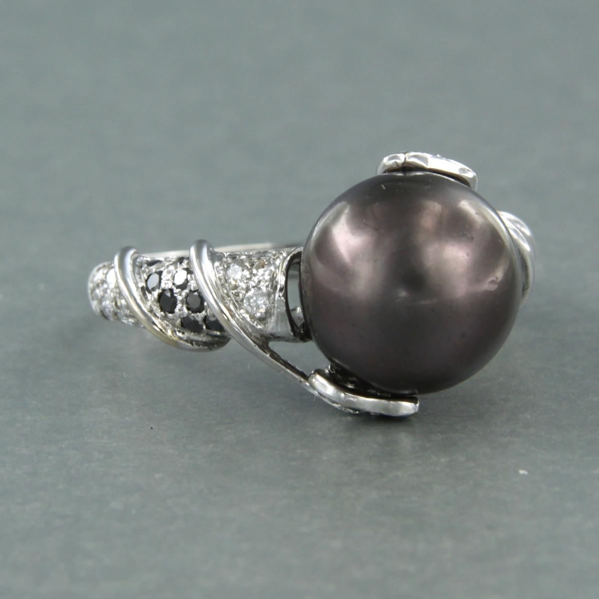 Modern Ring with Tahiti pearl with Tahiti pearl and brilliant cut diamonds 18k gold For Sale