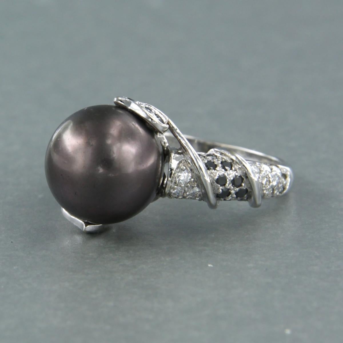 Brilliant Cut Ring with Tahiti pearl with Tahiti pearl and brilliant cut diamonds 18k gold For Sale