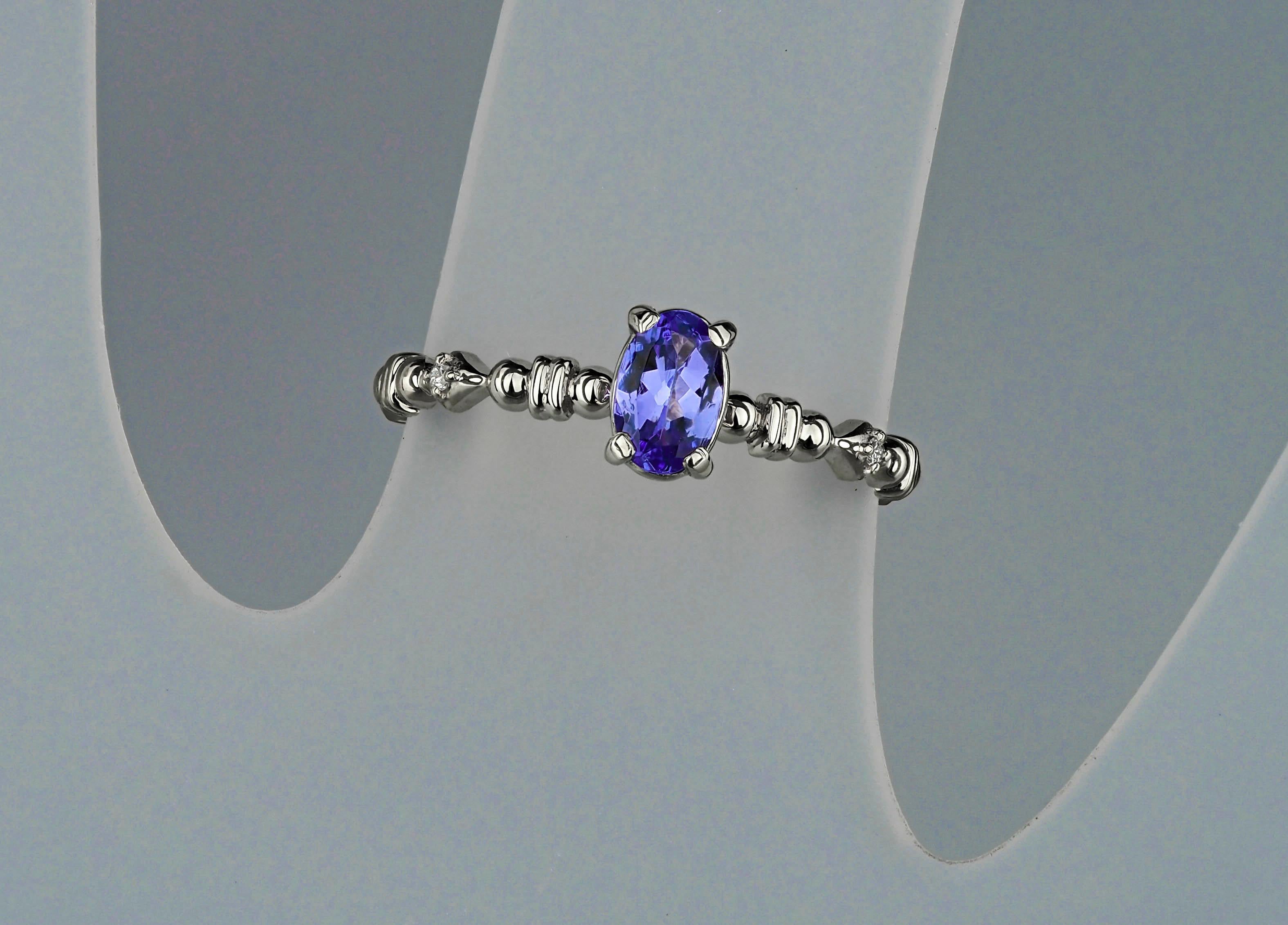 Ring with tanzanite and diamonds. For Sale 4