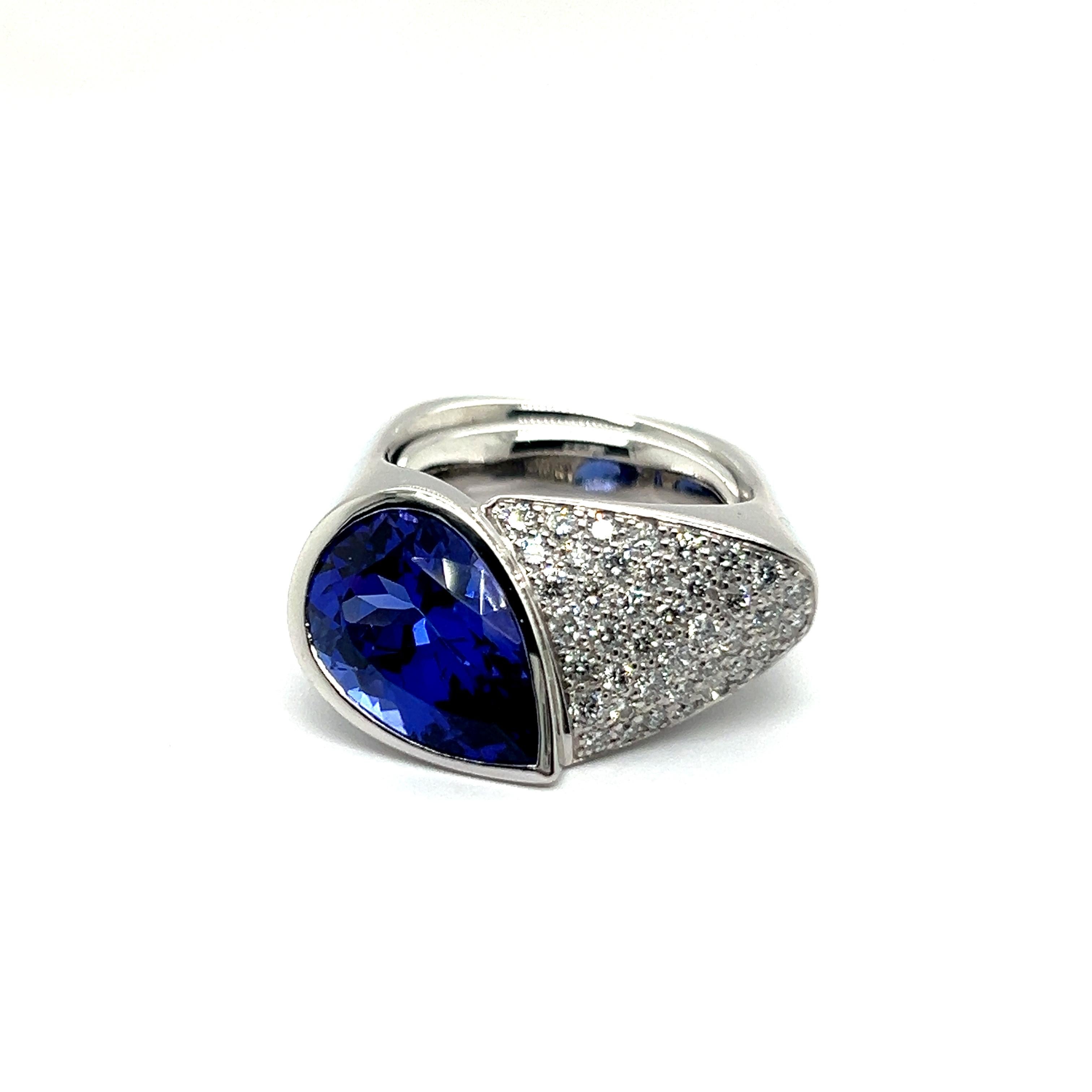 Ring with Tanzanite & Diamonds in 18 Karat White Gold For Sale 5