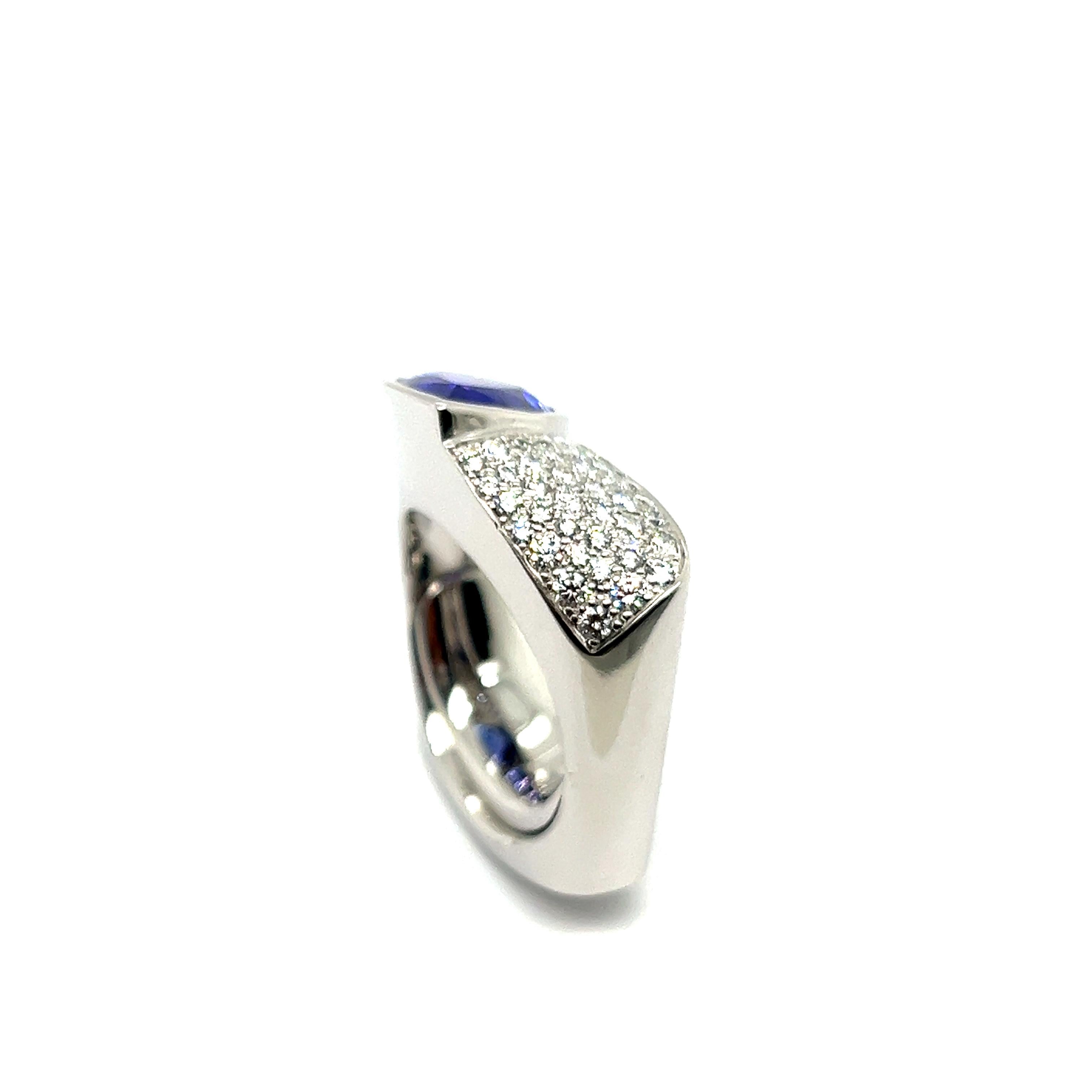 Pear Cut Ring with Tanzanite & Diamonds in 18 Karat White Gold For Sale