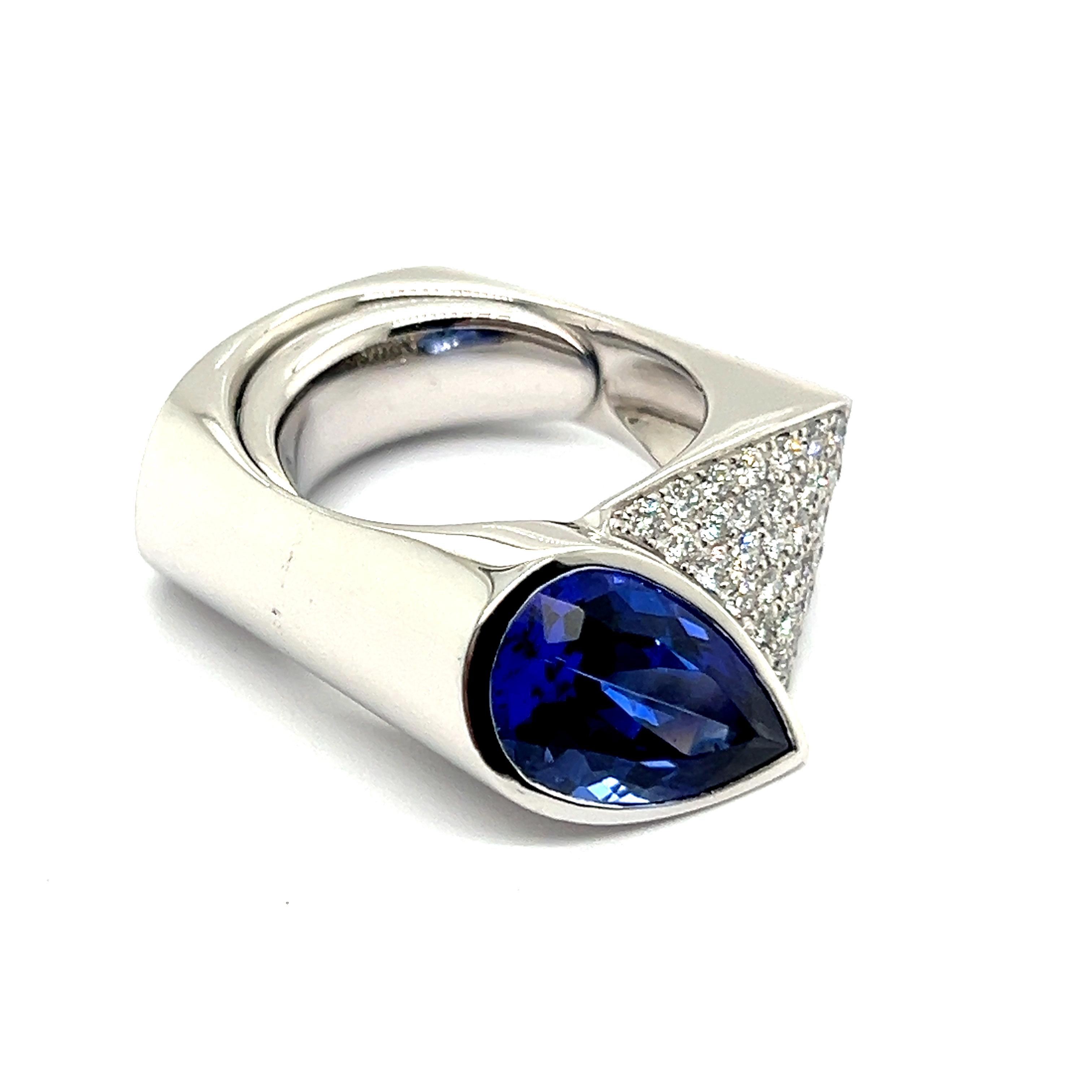 Ring with Tanzanite & Diamonds in 18 Karat White Gold For Sale 2