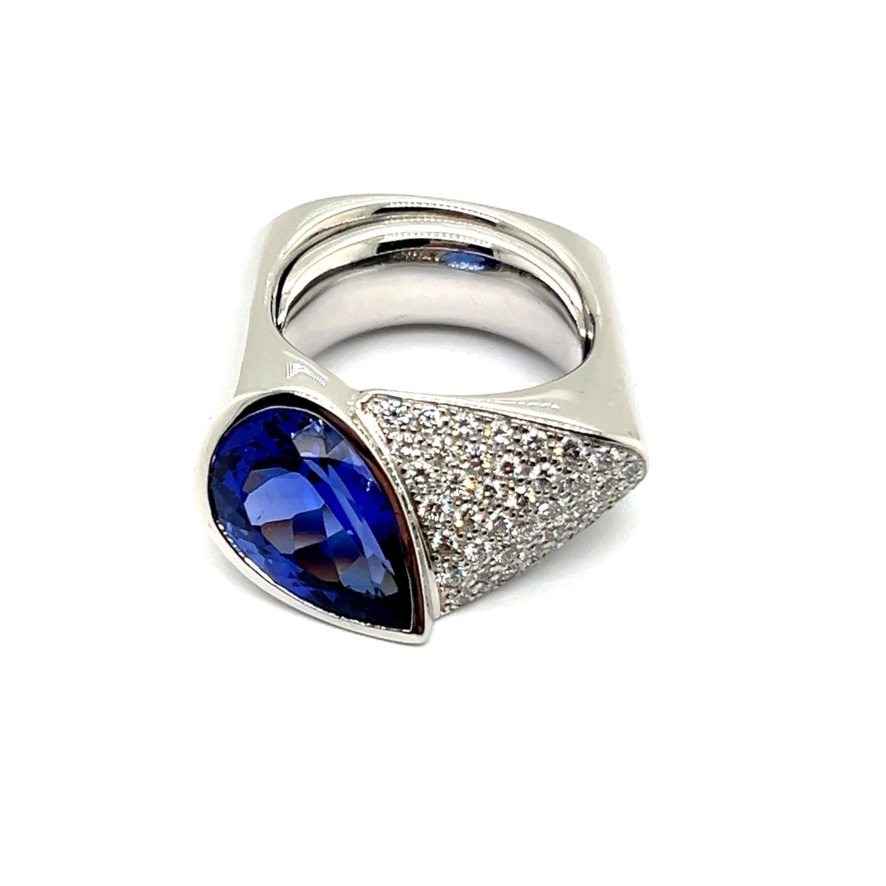 Ring with Tanzanite & Diamonds in 18 Karat White Gold For Sale 3