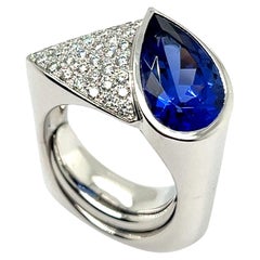 Anillo con tanzanita y diamantes en oro blanco de 18 quilates
