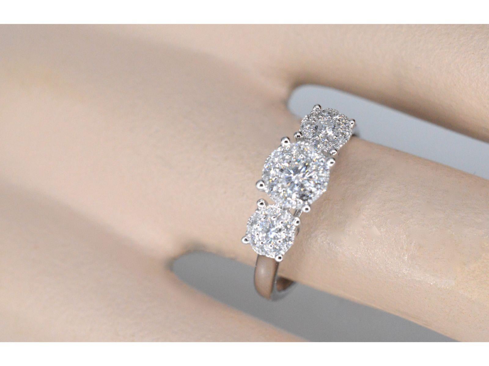 Les diamants : Naturellement brillants
 Poids : 0,75 carat
 Coupe : Brillant
 Couleur : F-G
 Pureté : VS
 Qualité du broyage : Très bonne

Jewell : Bague
 Poids : 2,8 grammes
 Taille de l'anneau : 53 ( 17mm )
 Poinçon : 18 carats ( 750 )
 Condit :