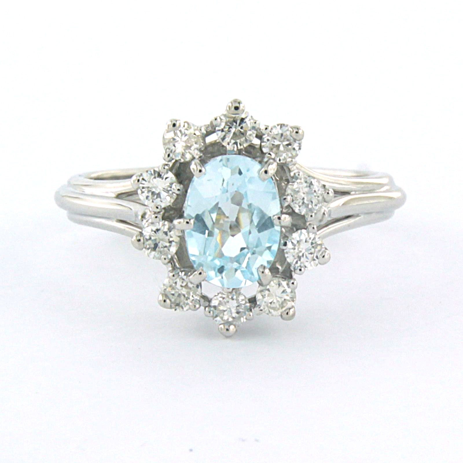 Ring aus 18 Karat Weißgold mit einem Topas in der Mitte von bis zu 0,65 ct und Diamanten im Brillantschliff von bis zu 0,30 ct - F/G - VS/SI - Ringgröße US 6 - EU 16,5(52)

detaillierte Beschreibung:

Die Spitze des Rings ist oval, 1,1 cm mal 1,0 cm