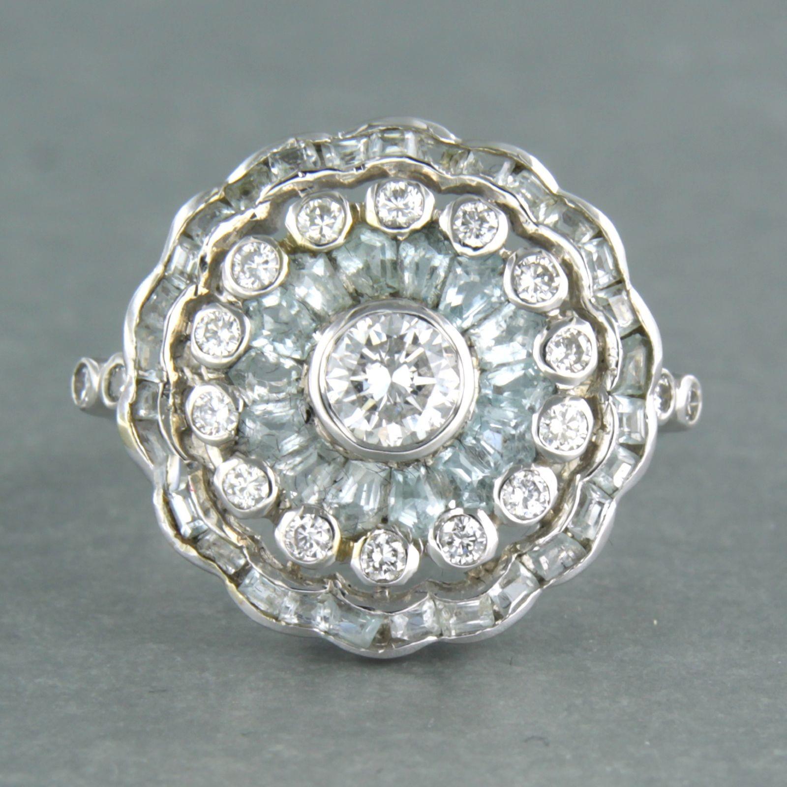 Anillo de oro blanco de 14k engastado con topacio azul. 3,00 ct y diamantes talla brillante hasta. 0,65ct - F/G - VS/SI - tamaño del anillo EE.UU. 6,75 - UE. 17.25(54)

descripción detallada:

la parte delantera del anillo tiene 1.7 cm de