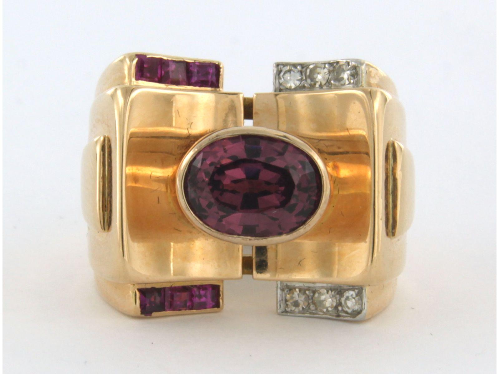 18 kt pink gold retro ring set with tourmaline, ruby ​​and single cut diamonds tot. 0.12 ct - F/G - VS/SI - ring size U.S. 6.5 - EU. 17(53)

detailed description:

the top of the ring is 1.6 cm wide by 9.7 mm high

weight 15.9 grams

ring size U.S.